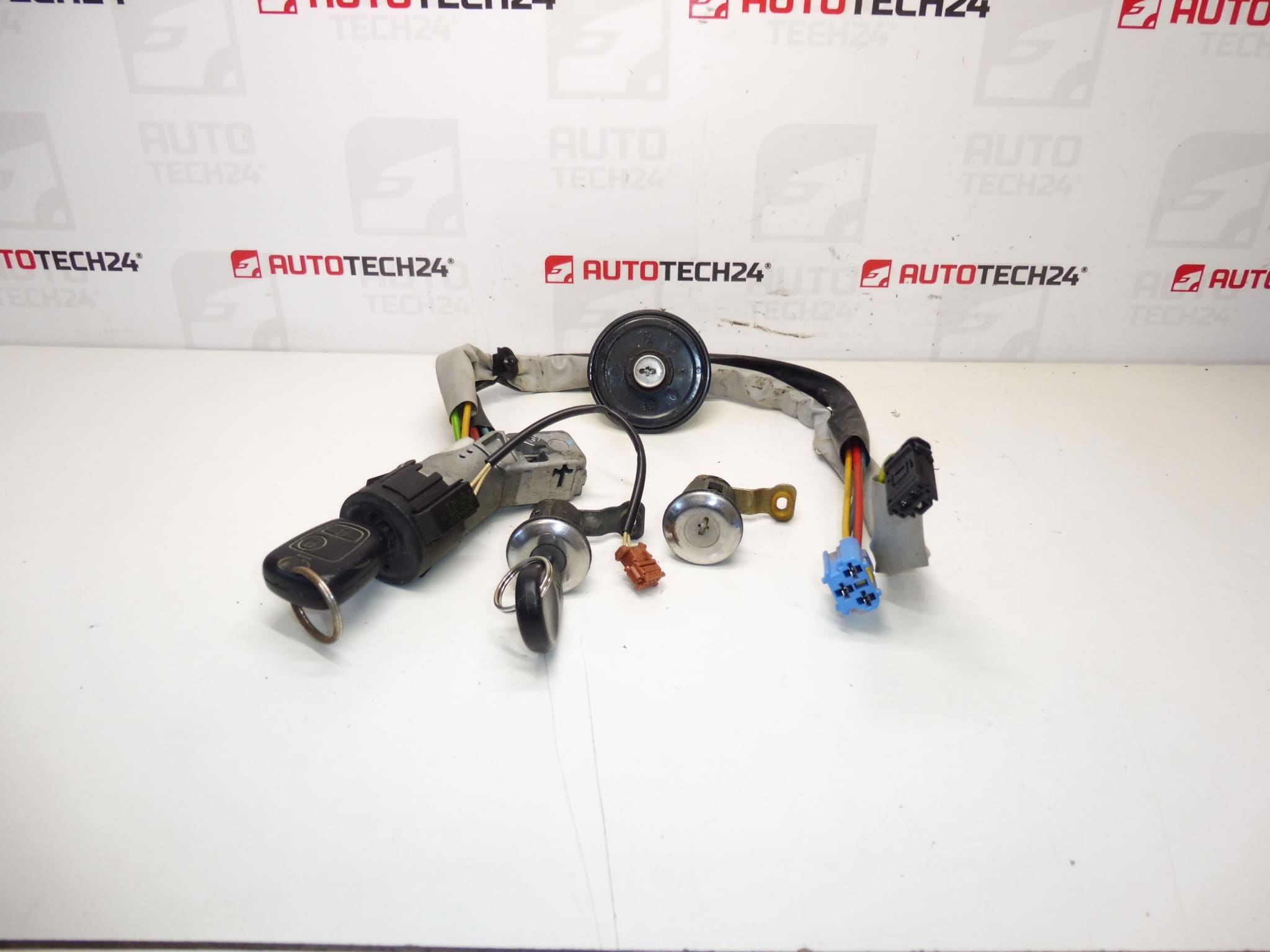 Sada 2 klíčů a zámků Citroën Berlingo II 4162CF 4162CH