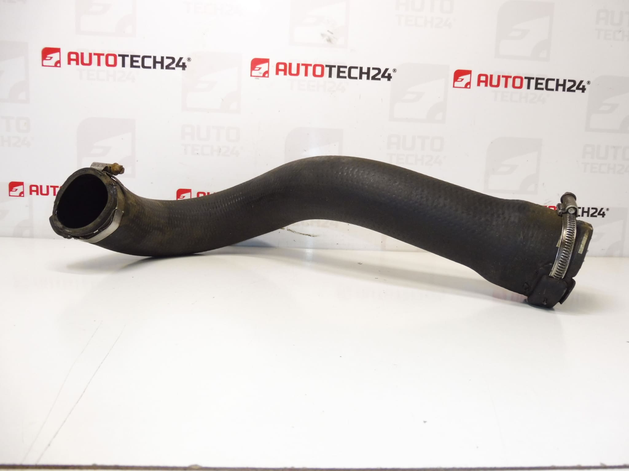 Přípojka vzduchu u výměníku Citroën Peugeot 2.2 HDI 0382EW - Obrázek 2