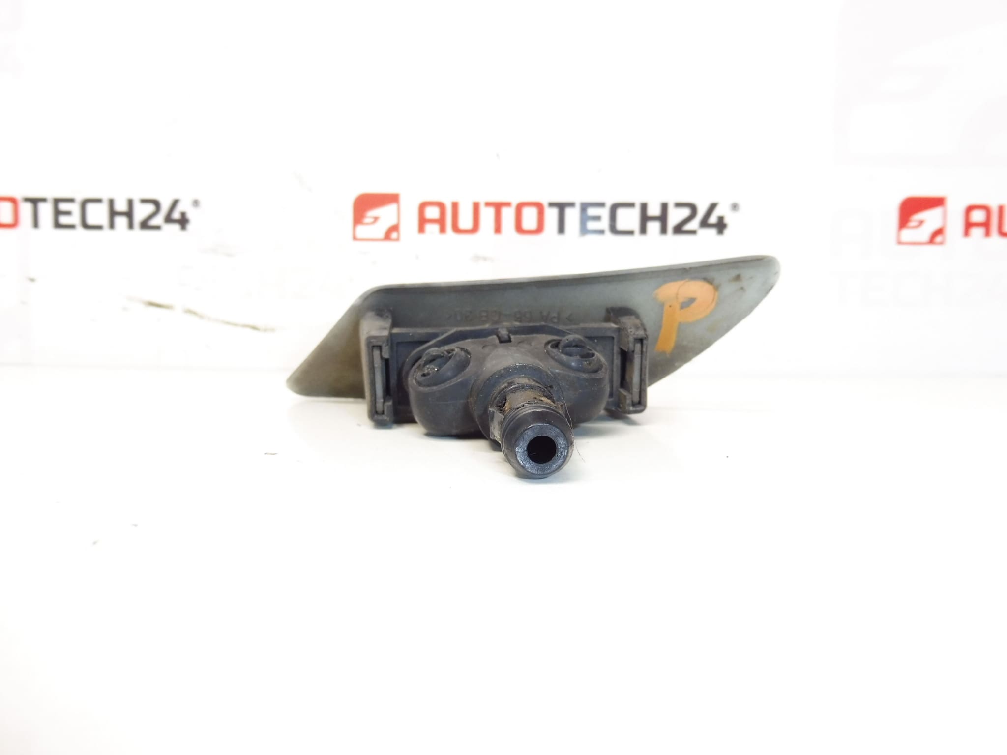 Tryska a krytka ostřikovače pravého předního světla Peugeot 307 6438H3 6438H1 - Obrázek 2