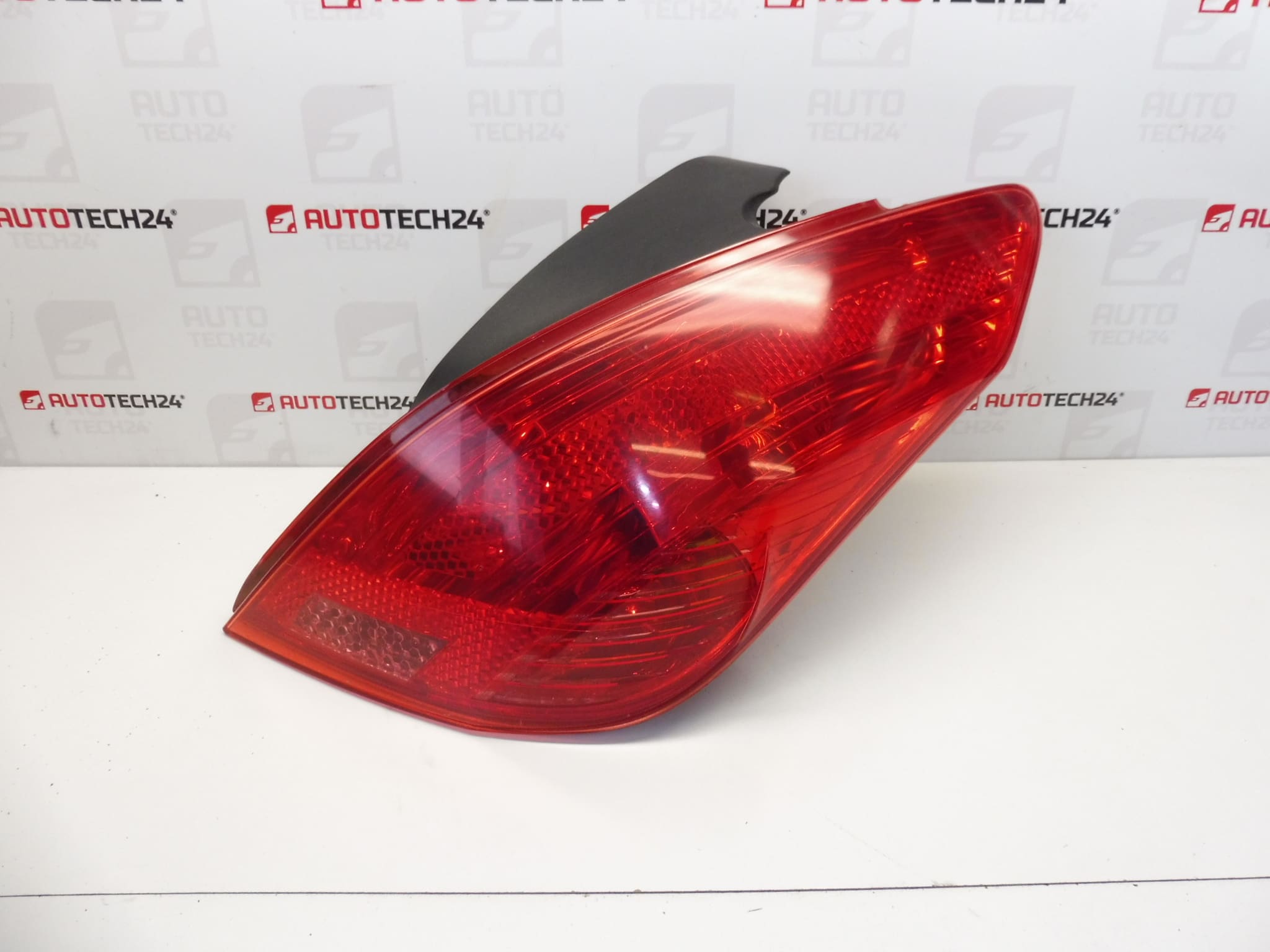 Zadní pravá lampa Peugeot 308 Hatchback 9680425680 6351CV