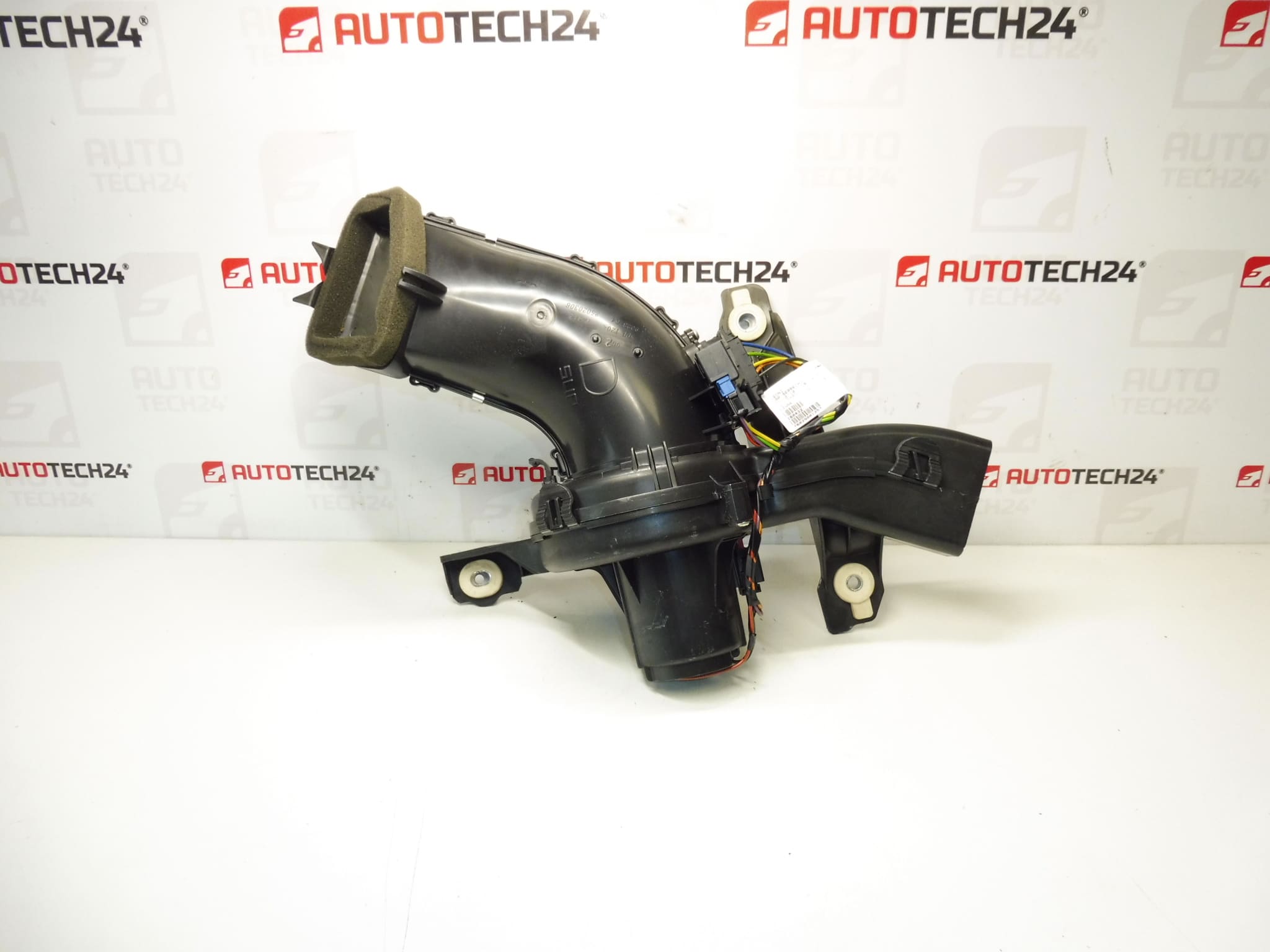 Ventilátor topení pravý Peugeot 3008 5008 9683444380 T5156001 6441CW