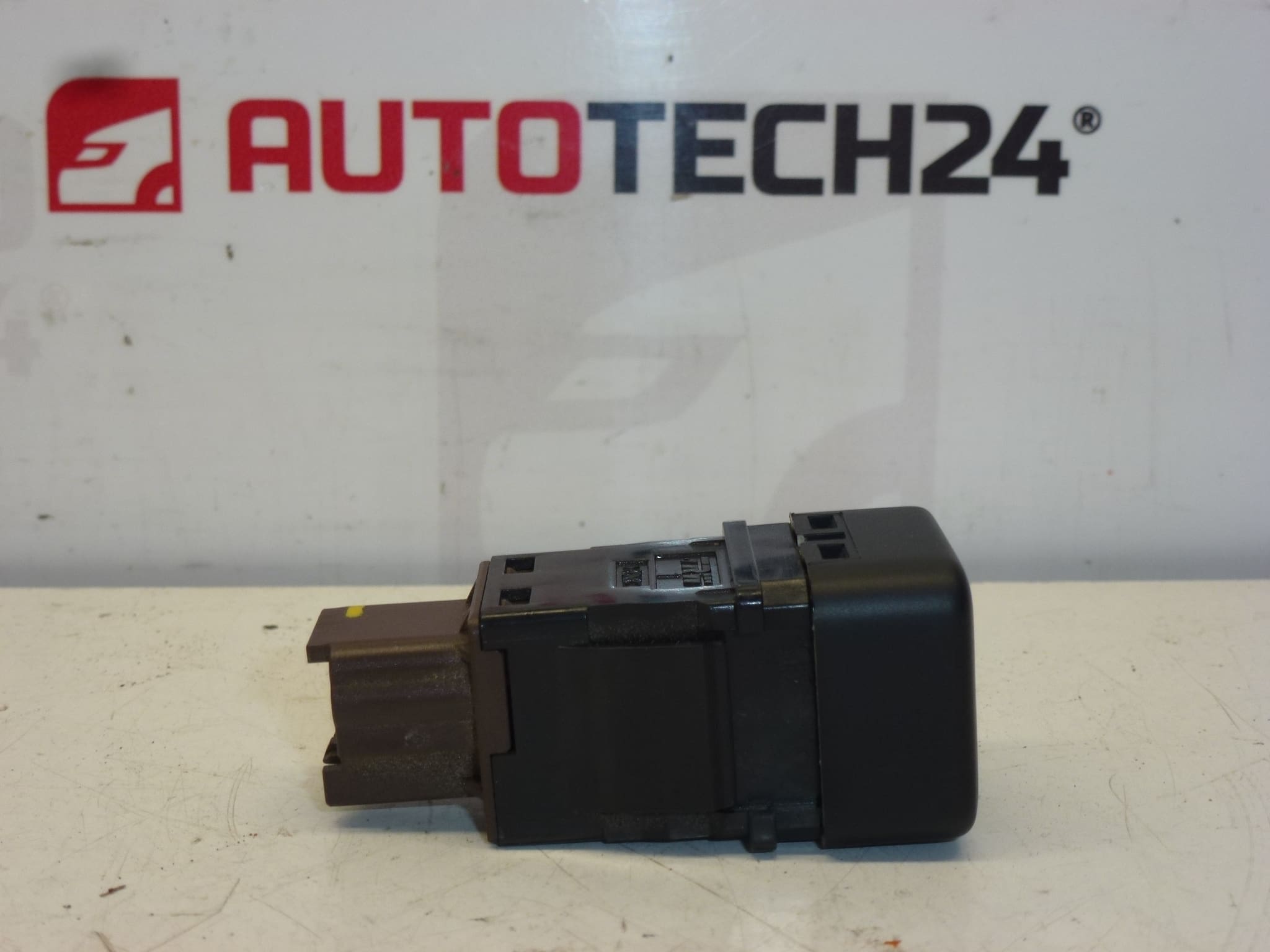 Vypínač airbagu Citroën Peugeot 96373645ZD 96373645ZL 8216F2 - Obrázek 2