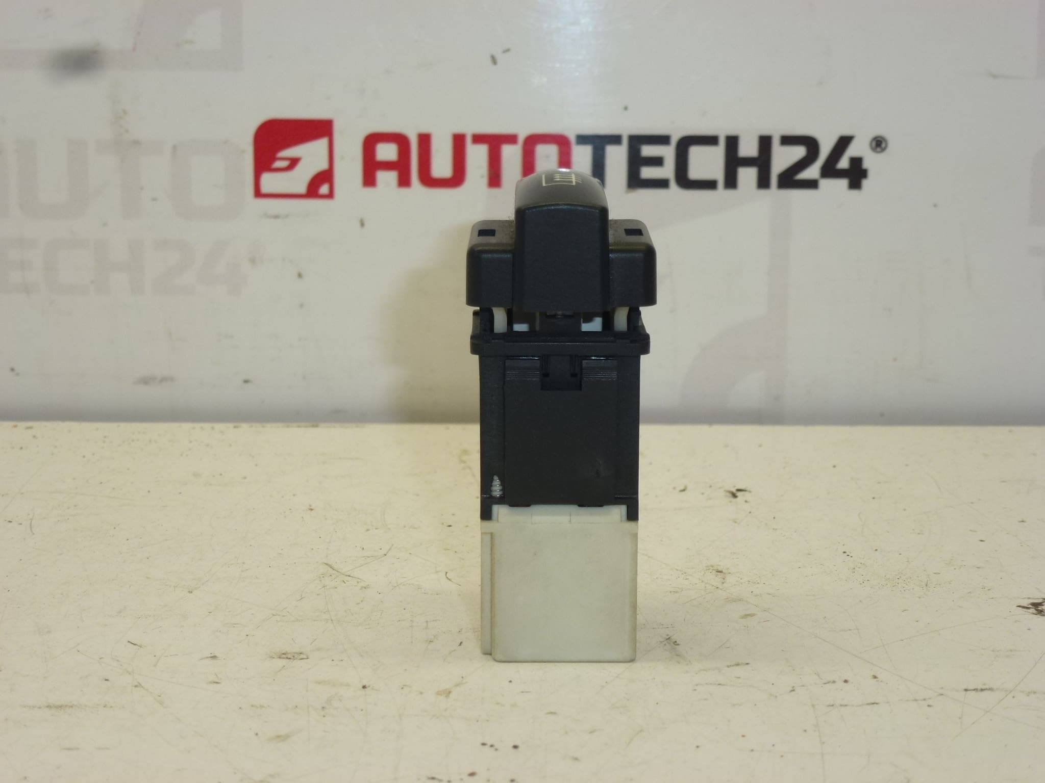 Ovladač výhřevu zadního skla Citroën Peugeot 655497 - Obrázek 2