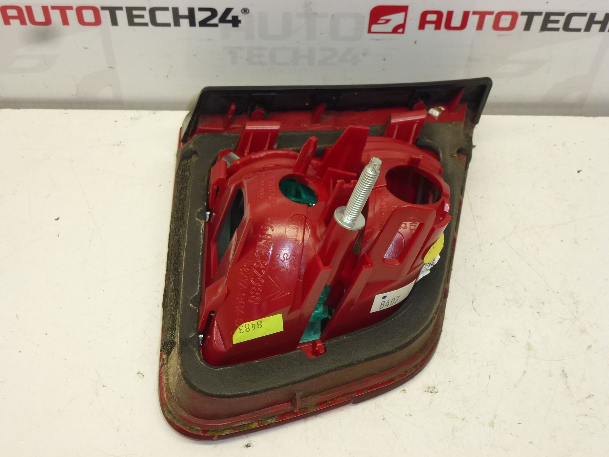 Zadní pravé vnitřní světlo Citroën C5 X7 sedan 9687582980 6350EX - Obrázek 2