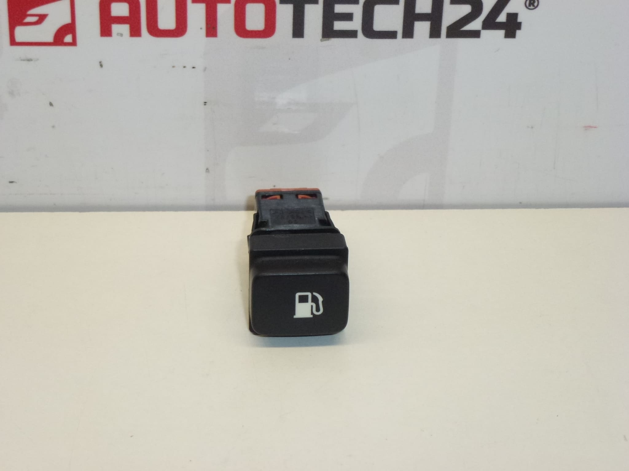 Spínač otvírání palivové nádrže Citroën Peugeot 96530658XT 6554YA