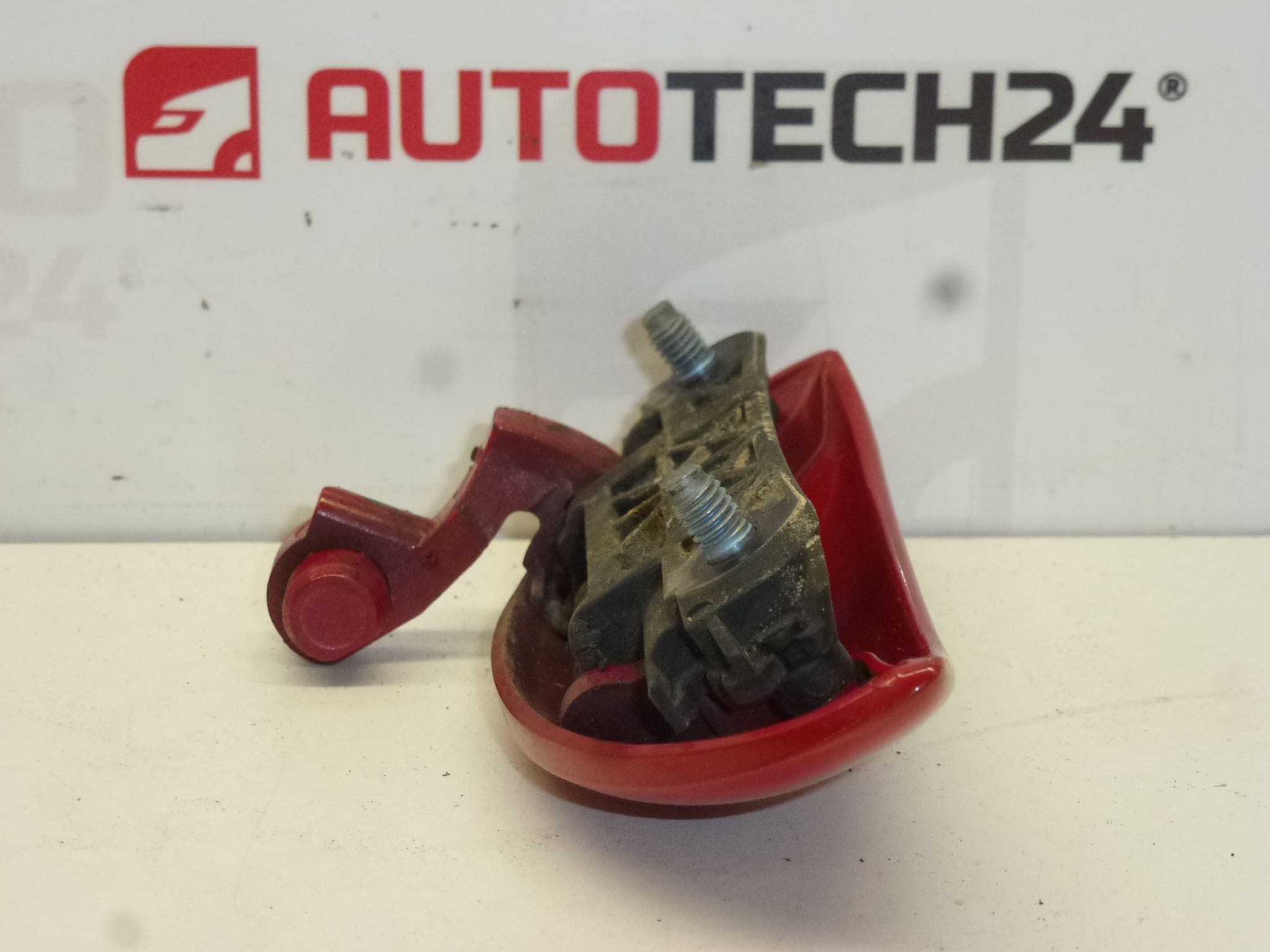 Klika pravých zadních dveří Citroën C1 Peugeot 107 červená 9101AN - Obrázek 2