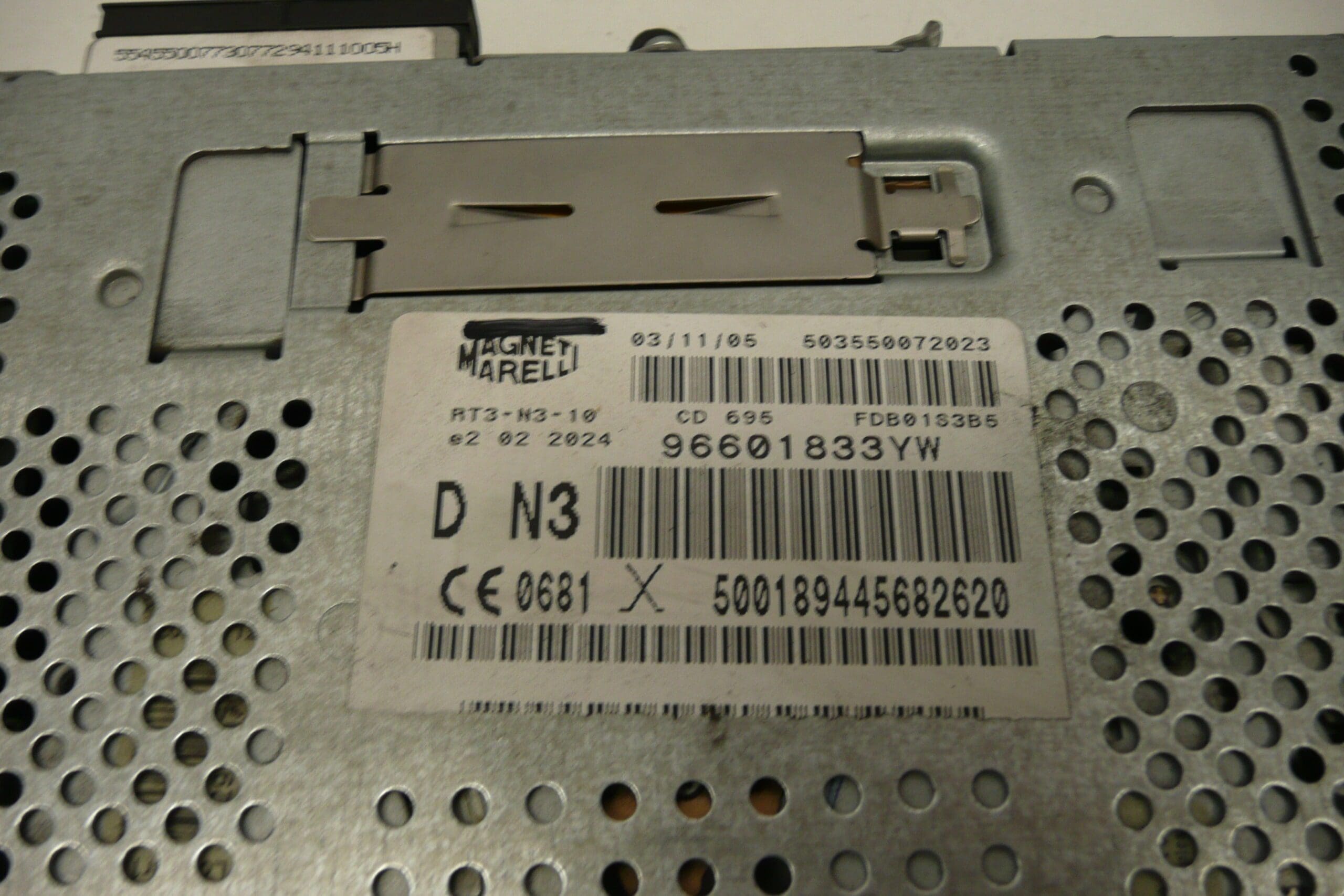 Autorádio Citroën Peugeot RT3-N3 96601833YW - Obrázek 2