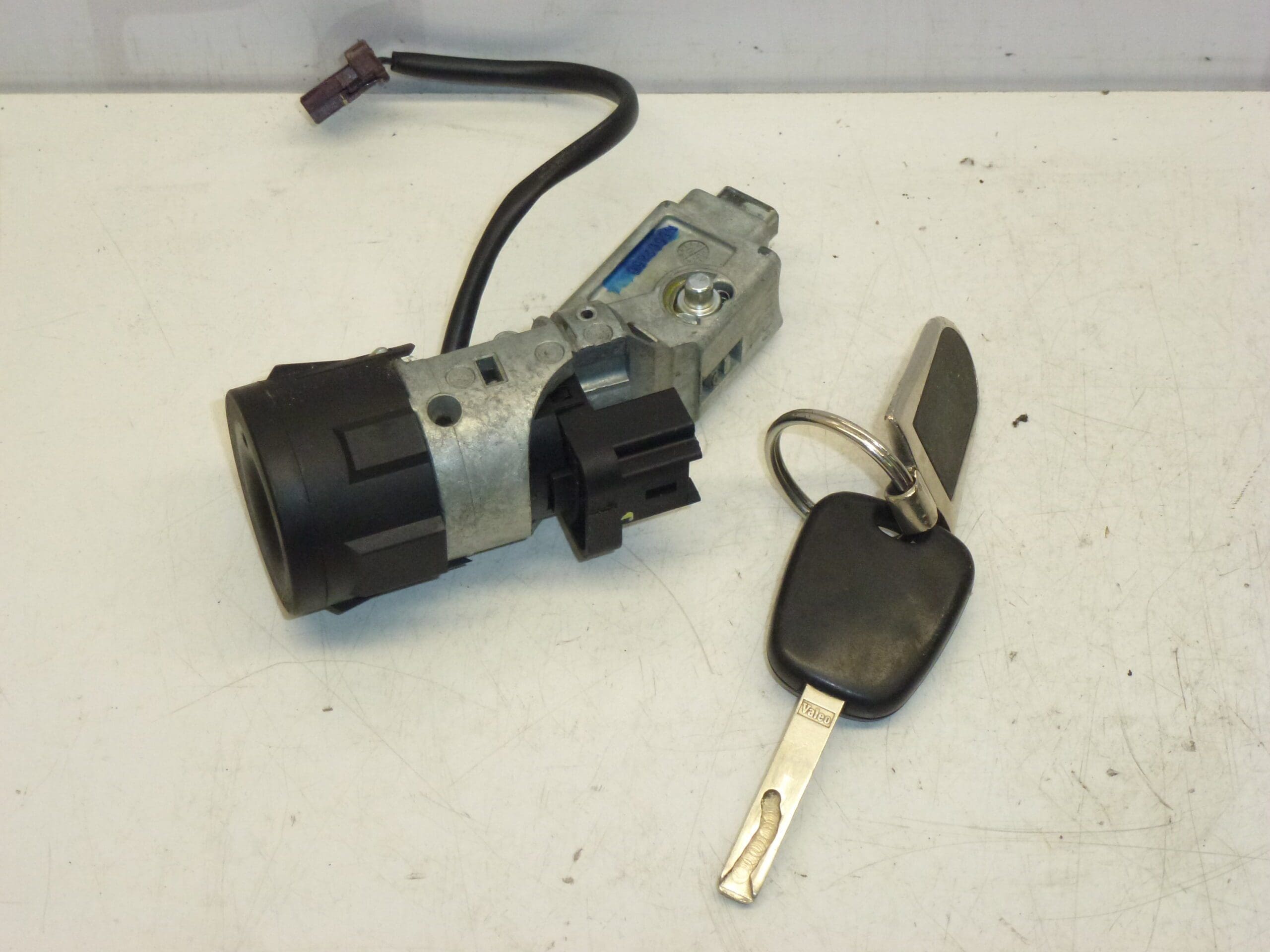 Spínací skříňka a jeden klíč Citroën Peugeot 4162EA - Obrázek 2