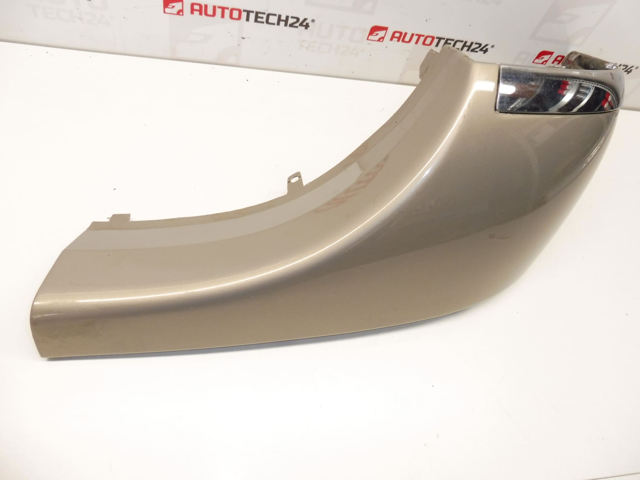 Pravá lišta s chromem zadního nárazníku Citroën Xsara Picasso KDDC 7452CT - Obrázek 2