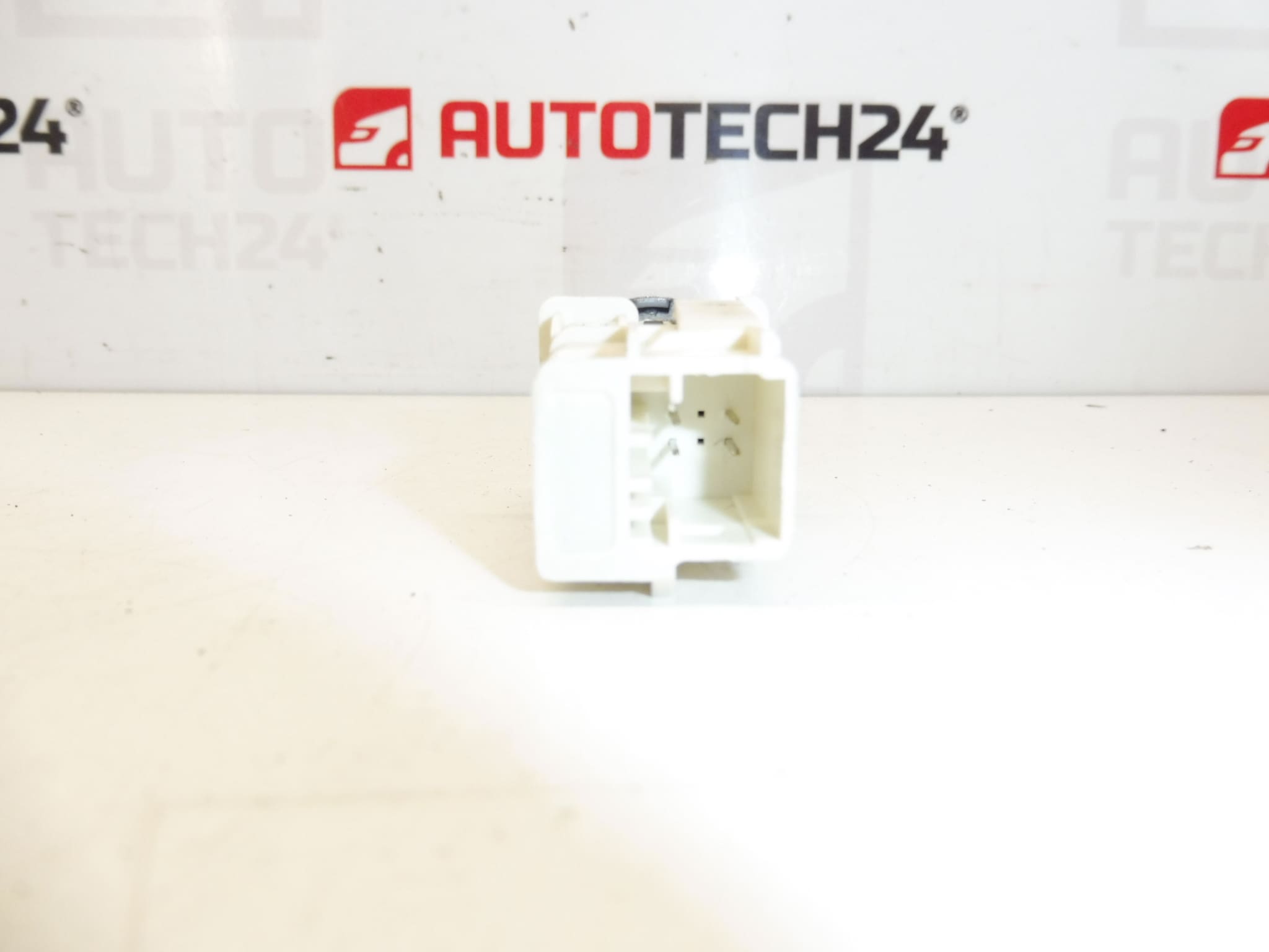 Ovladač centrálního zamykání Citroën C8 Peugeot 807 1488928077 6554N2 - Obrázek 2