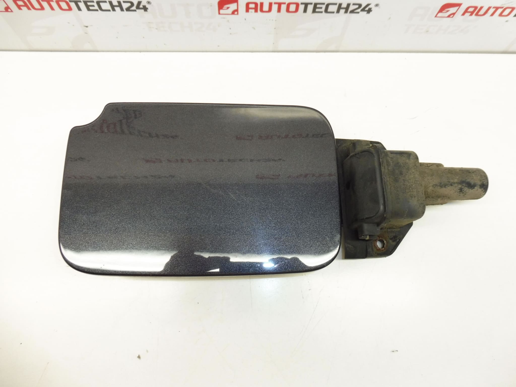 Kryt víčka nádrže stříbrné Peugeot 807 Citroën C8 EYJ 1485207080 151790 - Obrázek 2