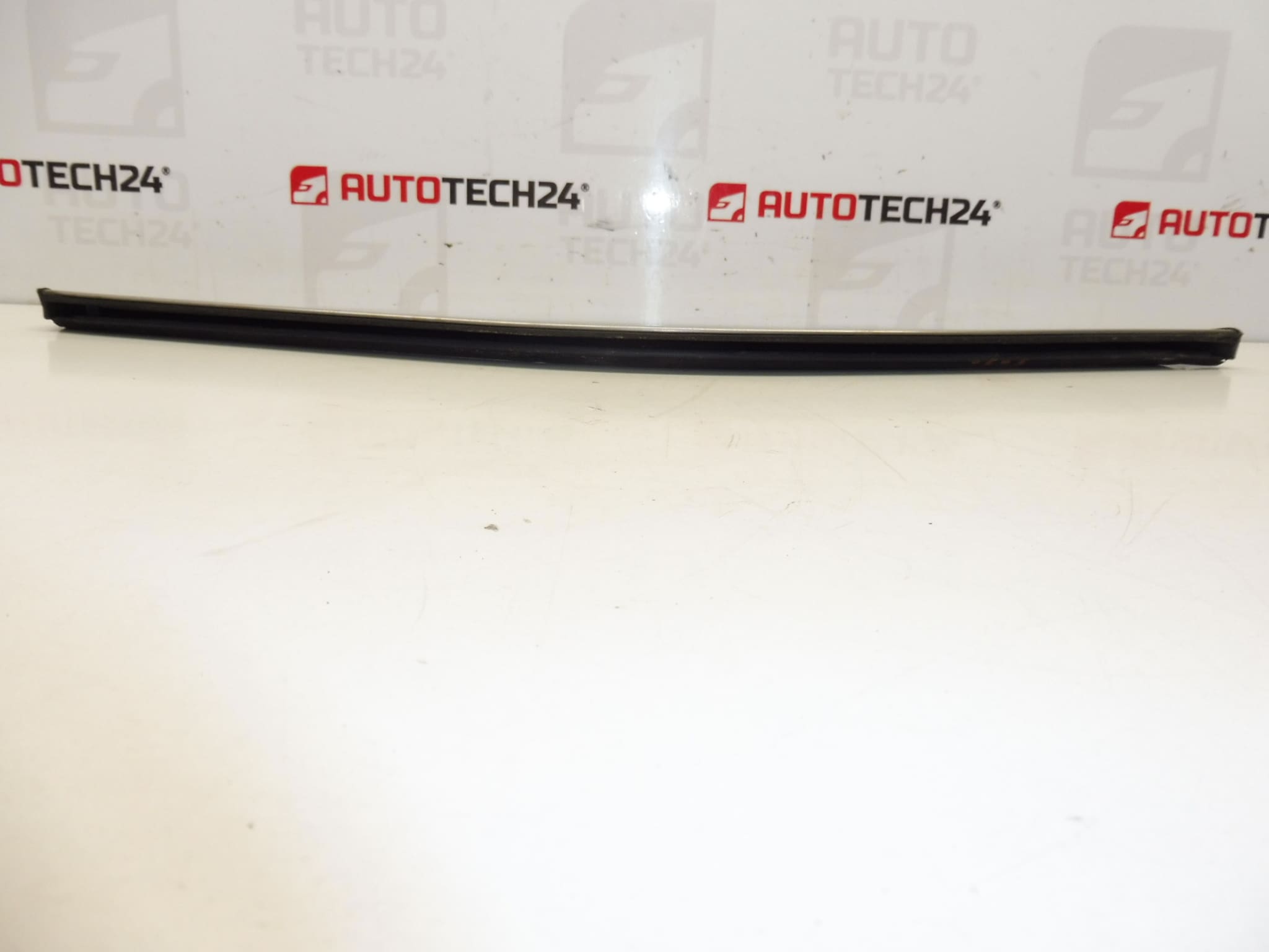 Lišta chrom pro pravý přední blatník Citroën C4 Picasso 7841W2 - Obrázek 2