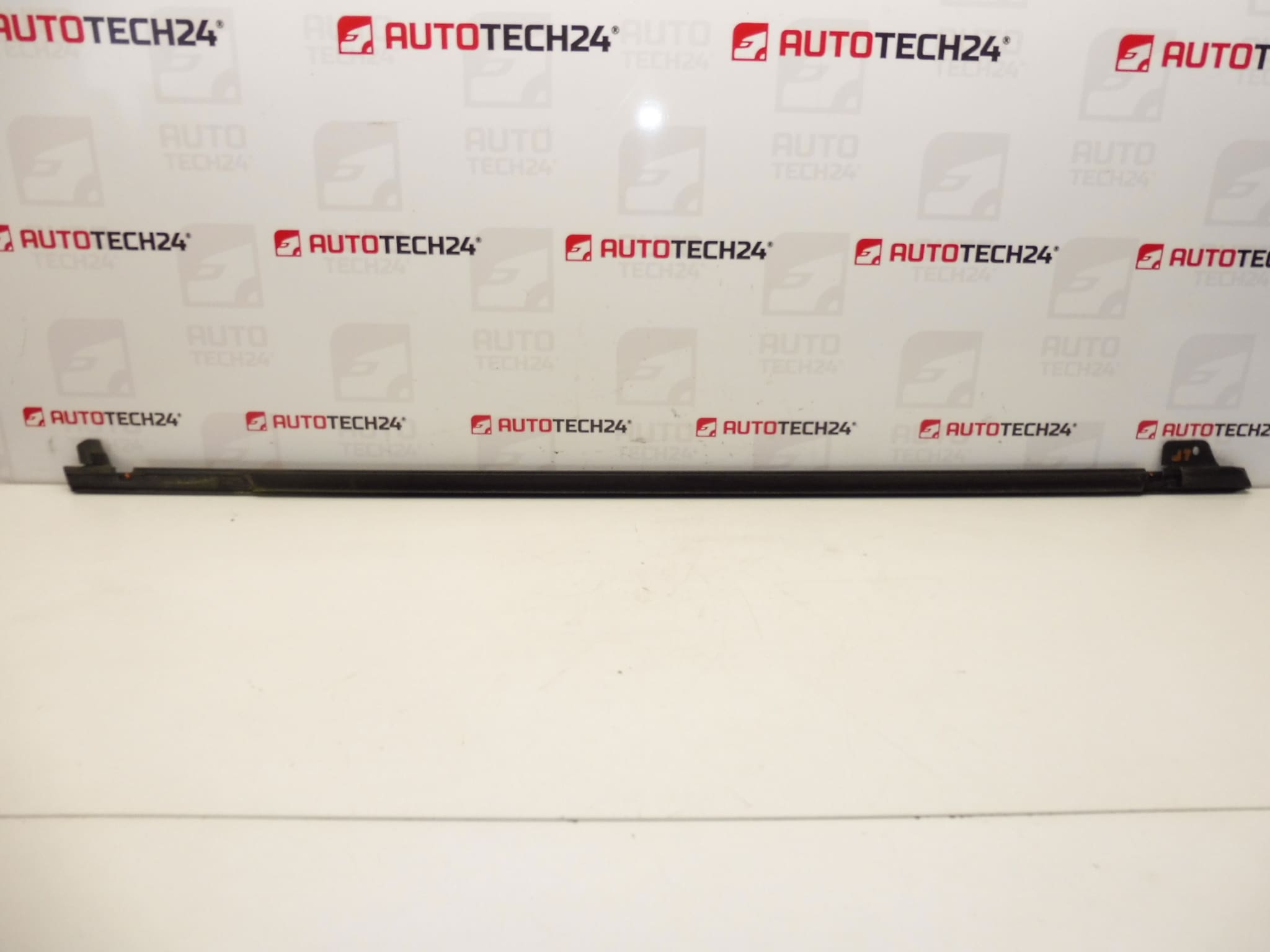 Lišta chrom pro levé přední dveře Citroën C4 Picasso 9334P7 - Obrázek 2