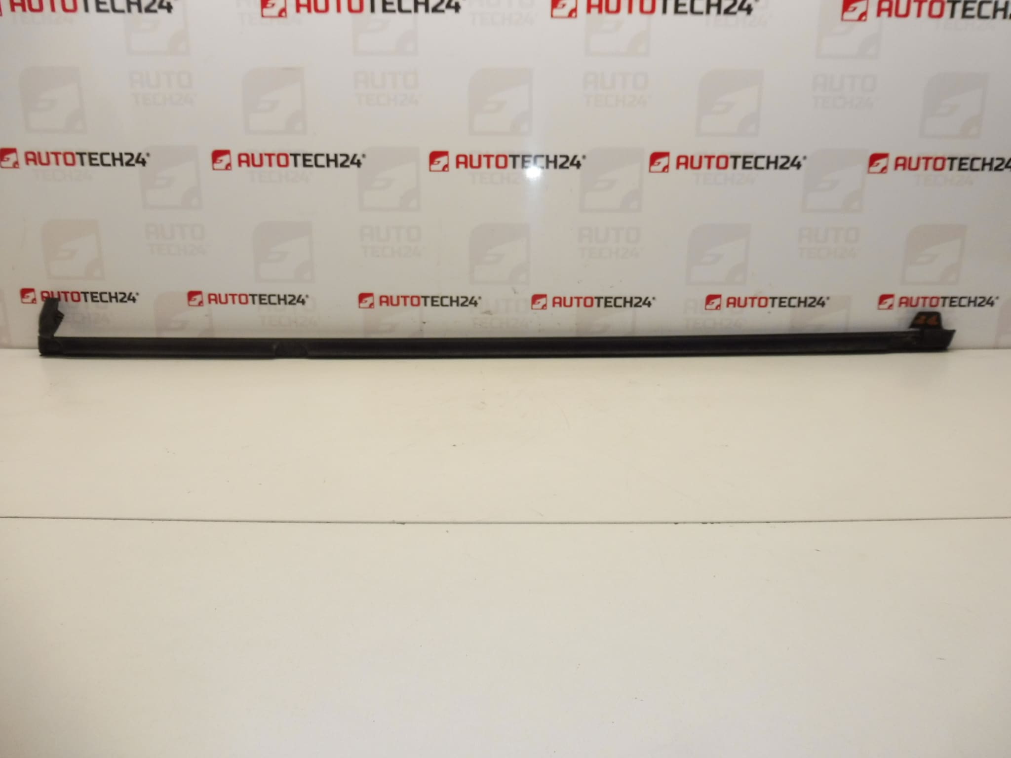 Lišta Chrom pro pravé zadní dveře Citroën C4 Picasso 9334N8 - Obrázek 2