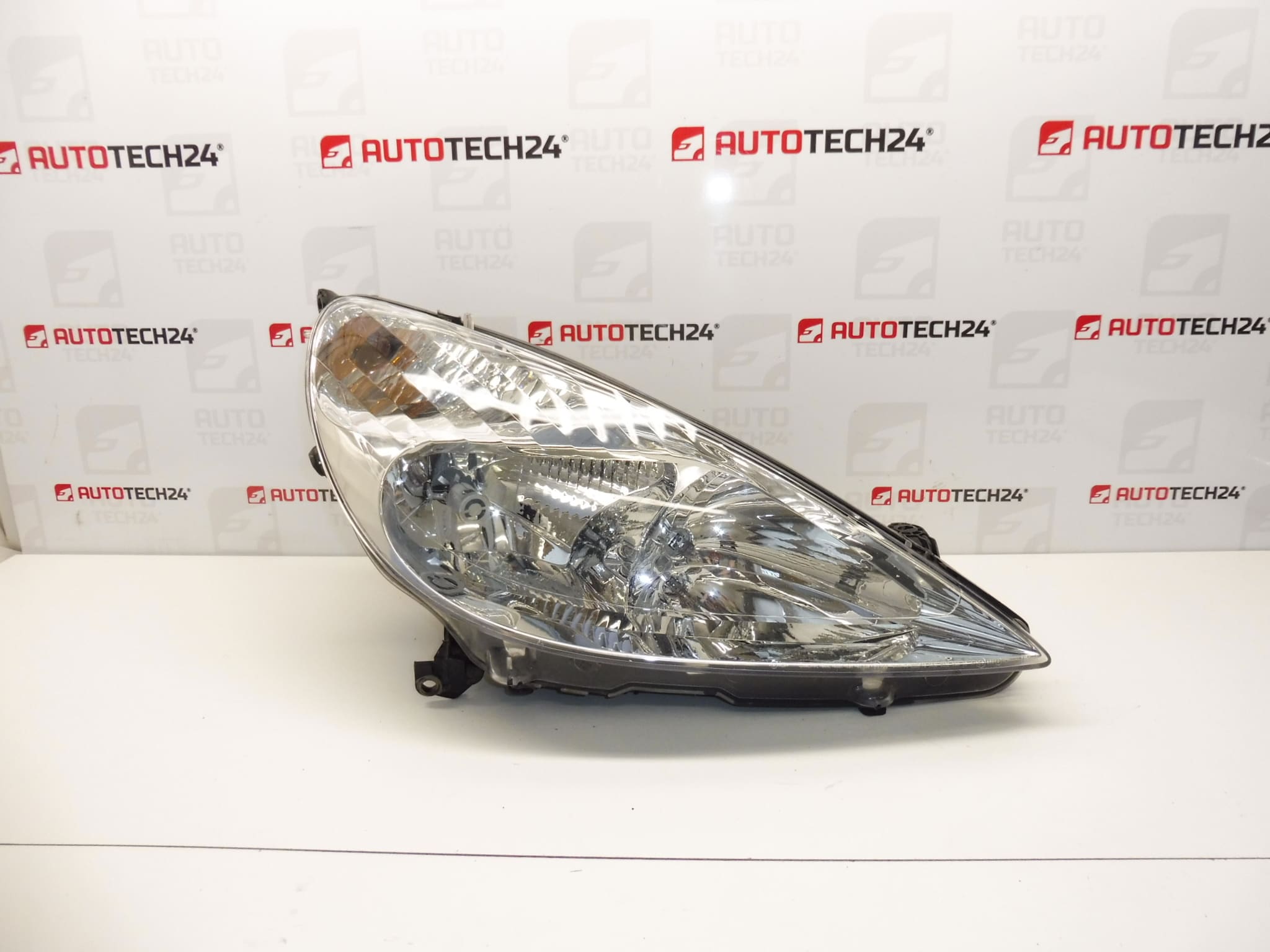 Komplet pravý přední světlomet Xenon Peugeot 607 89004892 620659