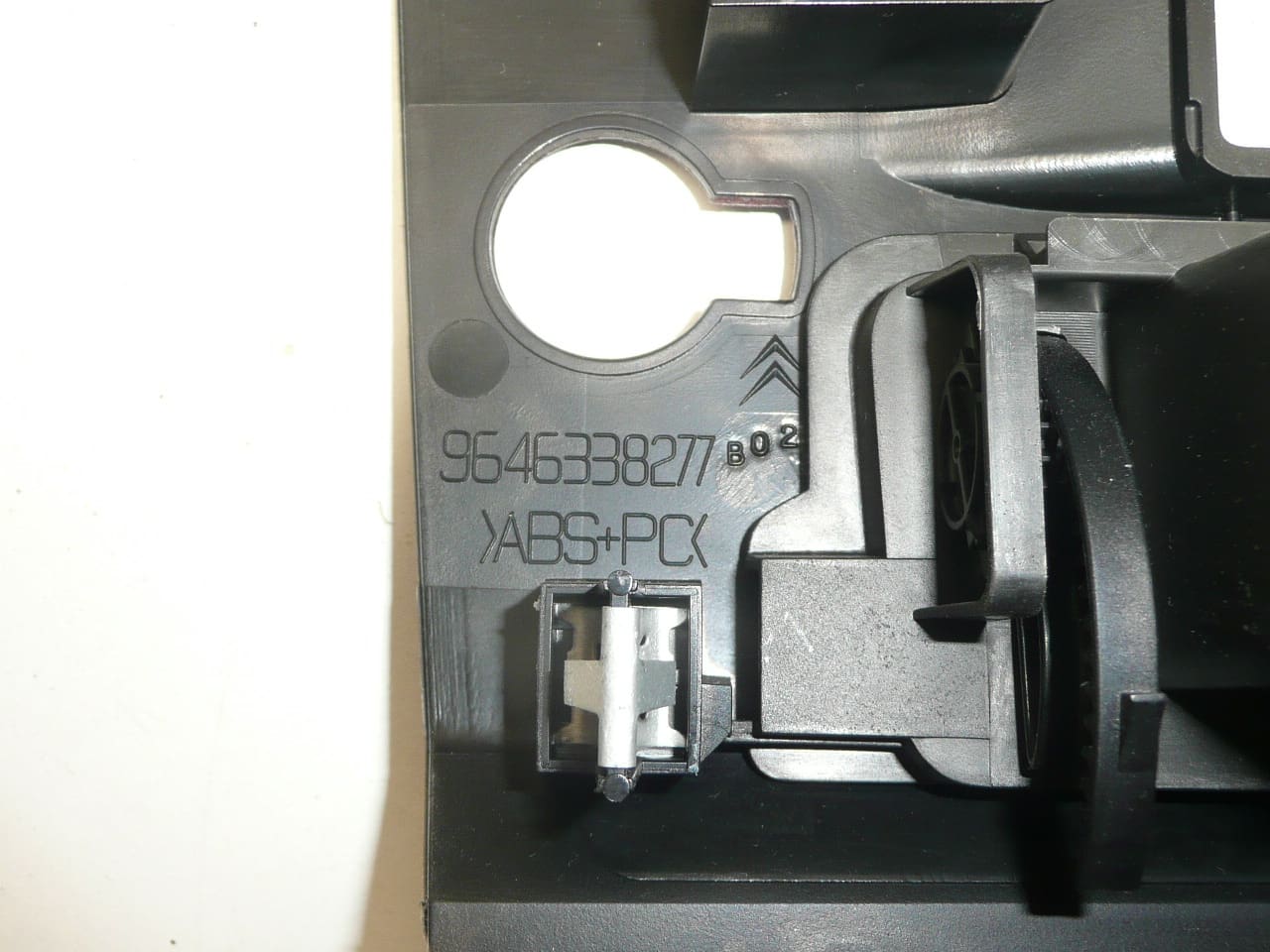 Středový rámeček Citroën C4 9646338277 8212TF - Obrázek 2