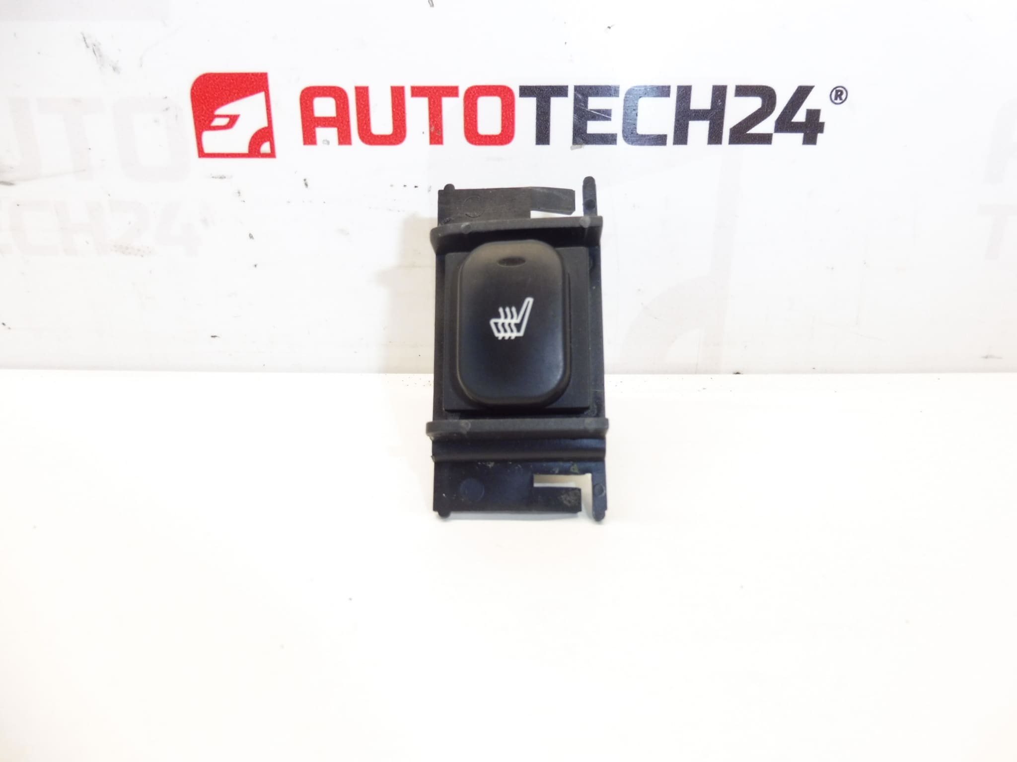 Ovladač výhřevu sedadla Citroën Peugeot 96456870XT