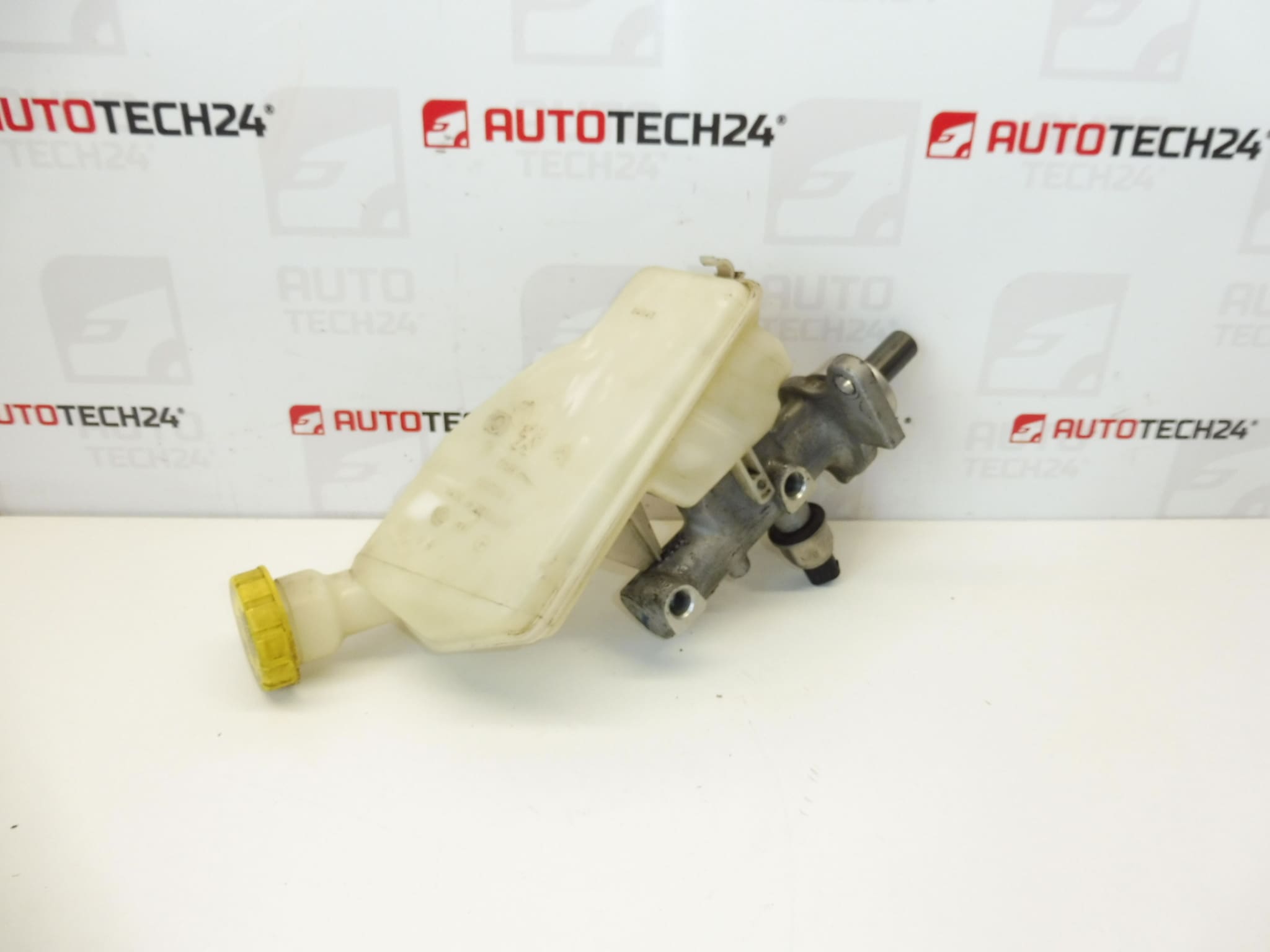 Hlavní brzdový válec s nádržkou Citroën Peugeot 4601L9 463592