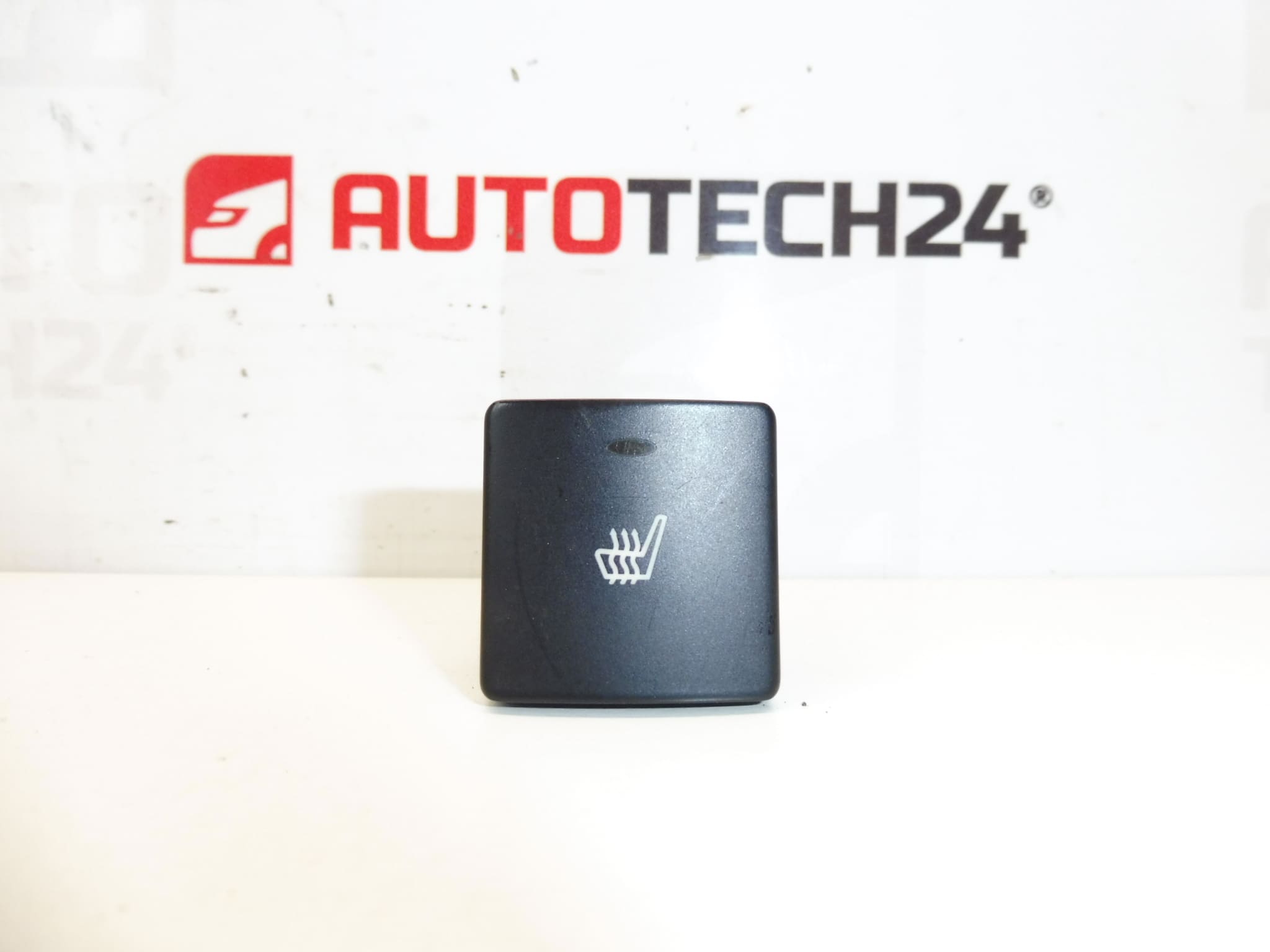 Ovladač výhřevu sedadla Citroën Peugeot 9629649177 8904TW