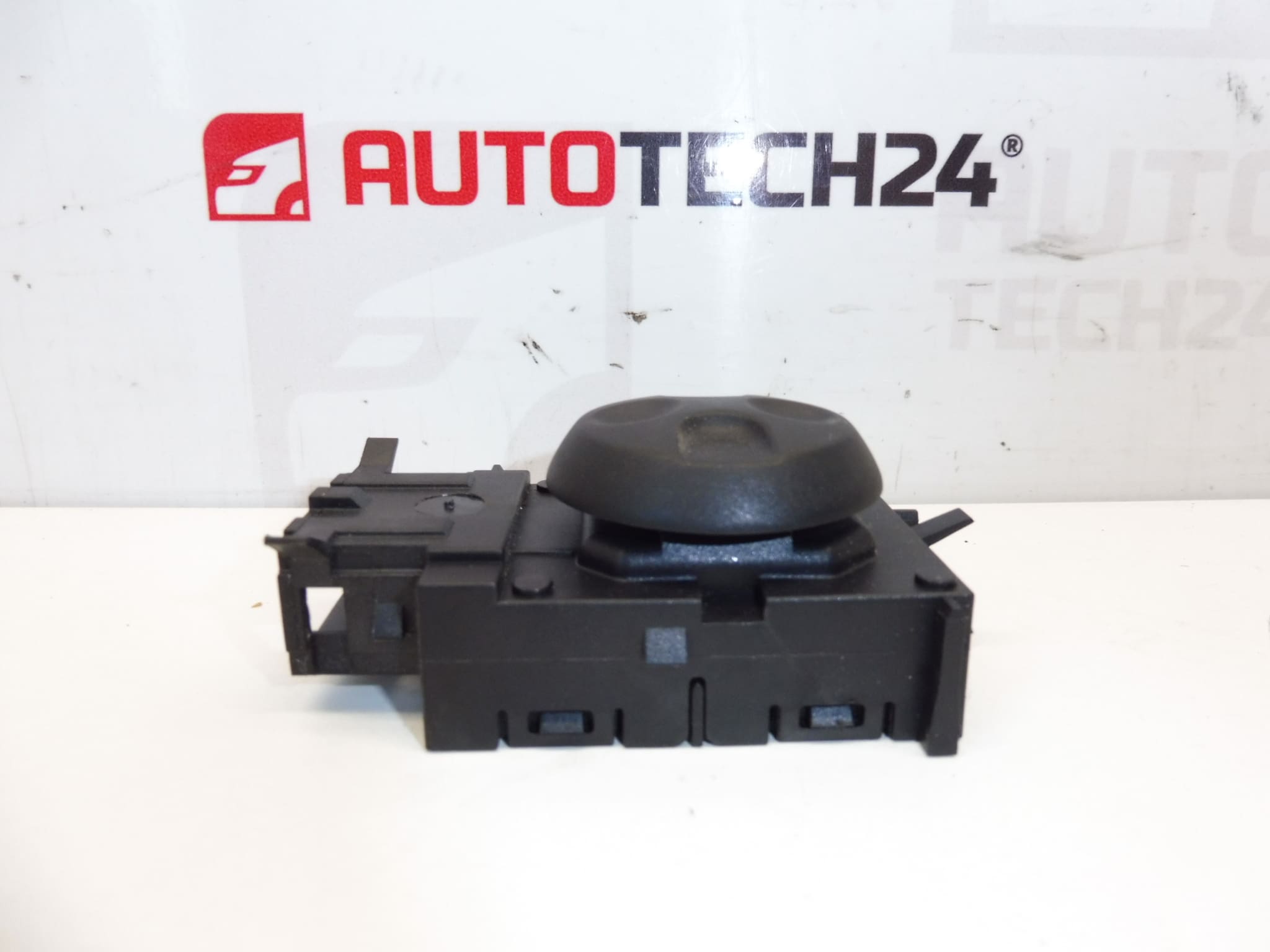 Ovladač sedadla řidiče Citroën C5 X7 96602210XT 8898JC - Obrázek 2