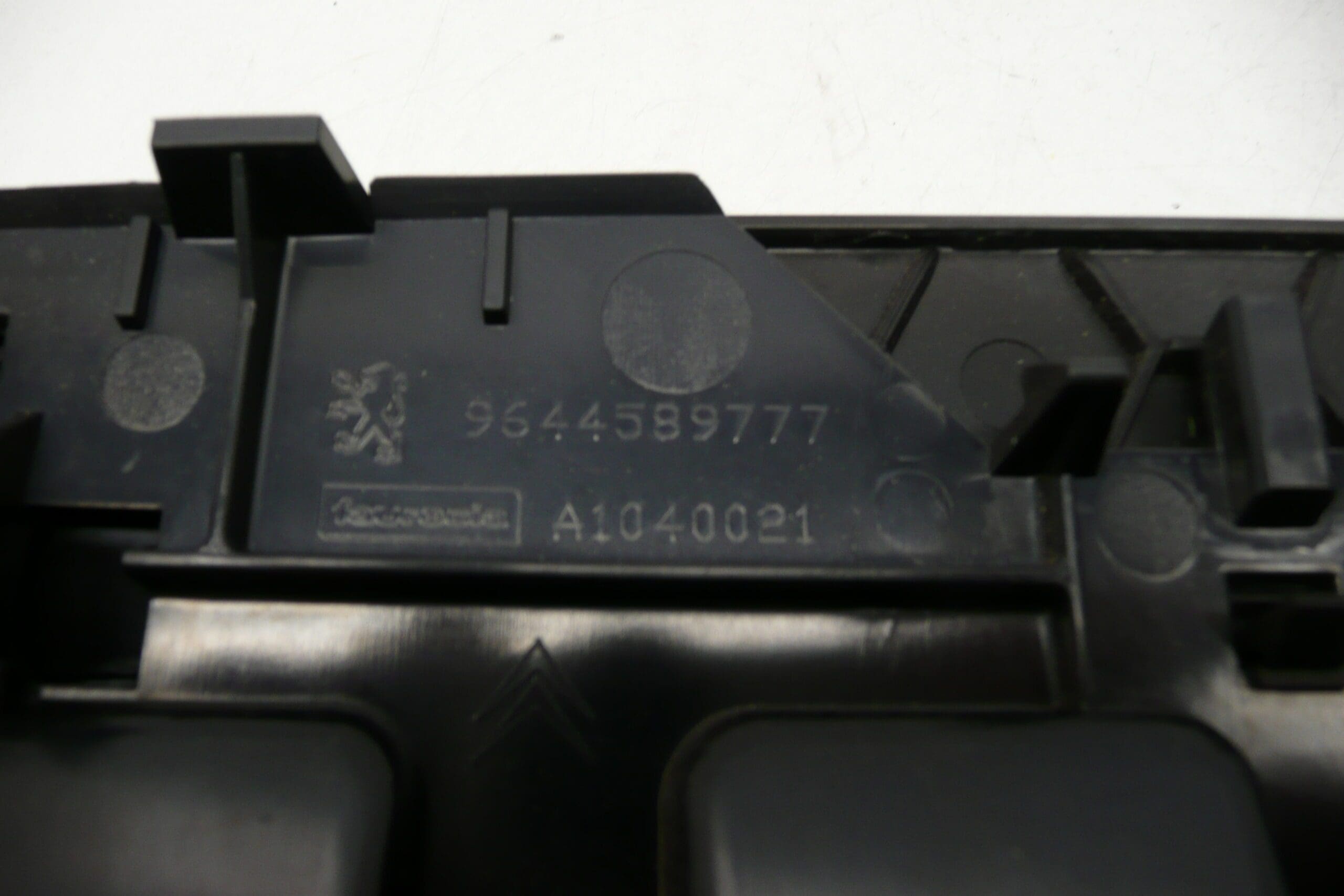 Větrací otvory Peugeot 407 9644589777 8265L2 - Obrázek 2