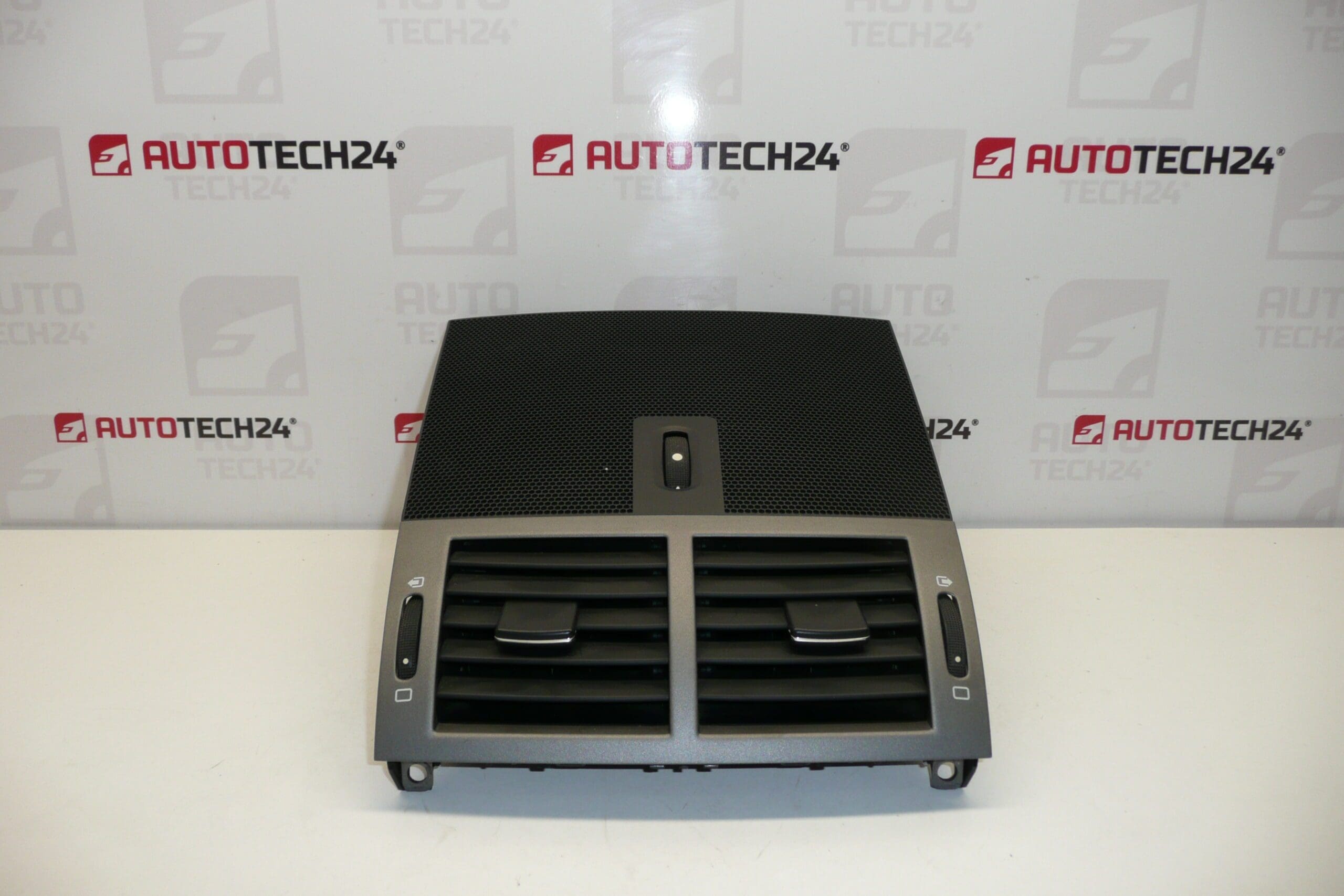 Větrací otvory Peugeot 407 9644589777 8265L2