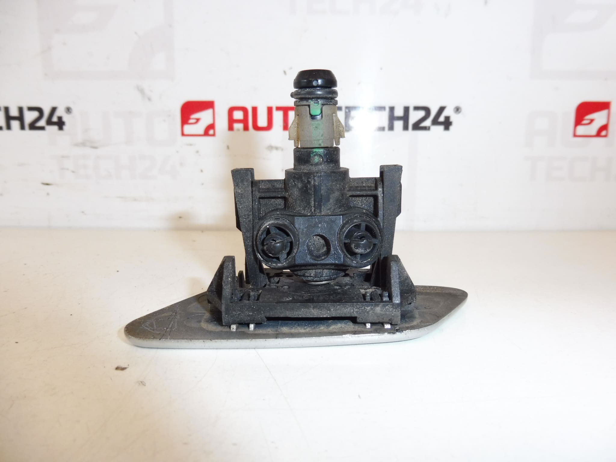 Tryska ostřikovače s krytkou pravé světlo EZRC Citroën C8 6438K3 6438K7 - Obrázek 2