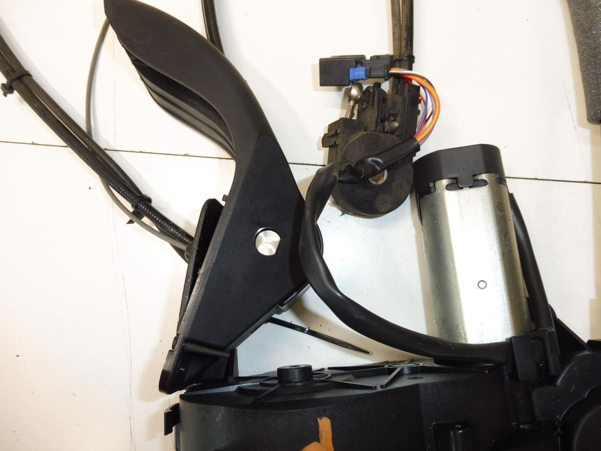 Elektrický pojezd spolujezdce Peugeot 1007 9680508080 9138E0 9138C8 - Obrázek 2