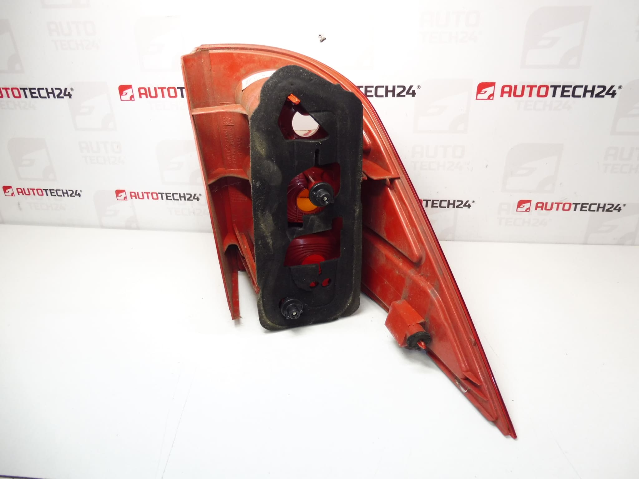 Pravá zadní lampa Peugeot 1007 9646116880 9685644980 89031533 6351V5 - Obrázek 2