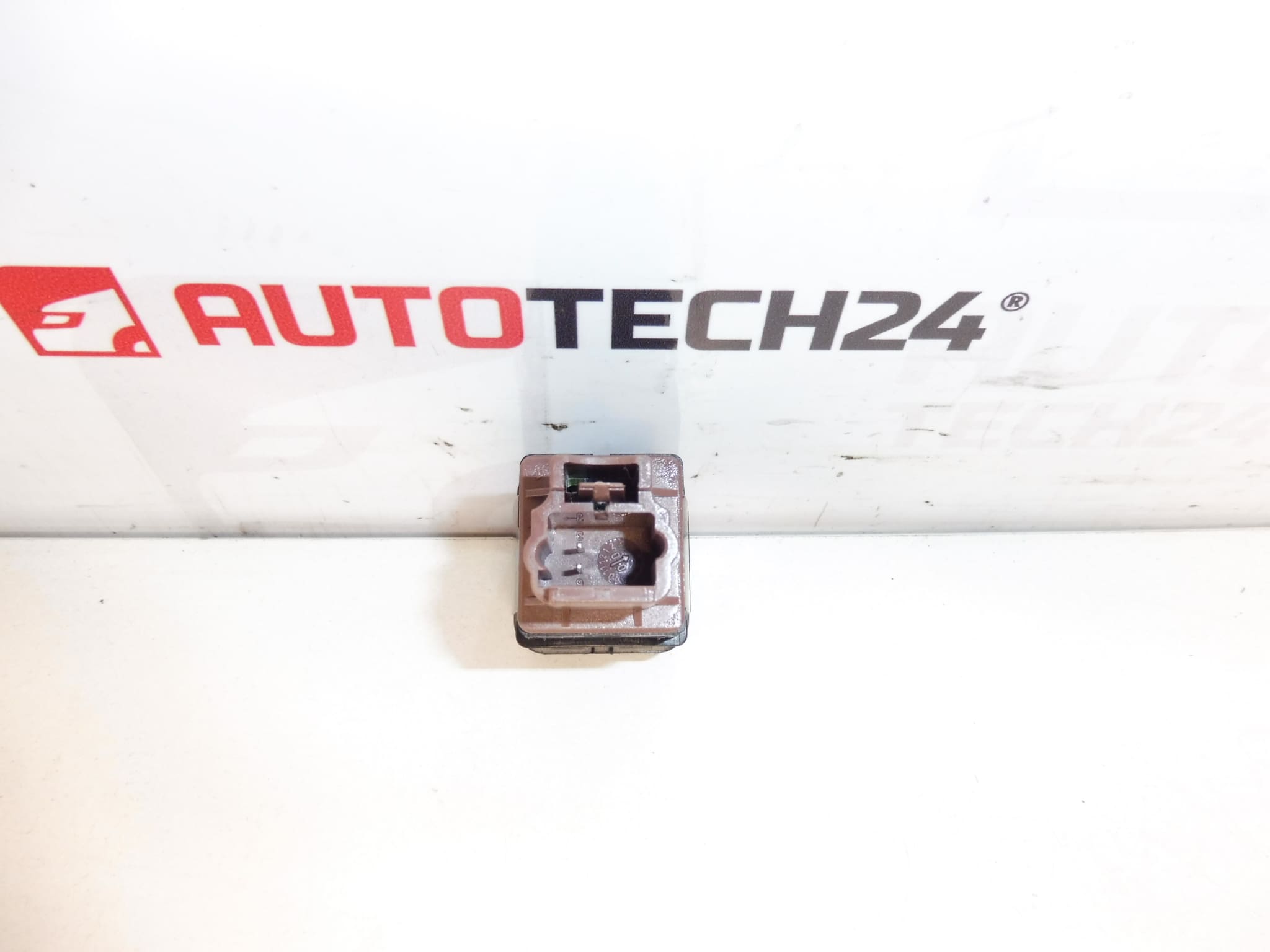 Vypínač airbagu spolujezdce Citroën Peugeot 96373215ZL 8216E6 - Obrázek 2