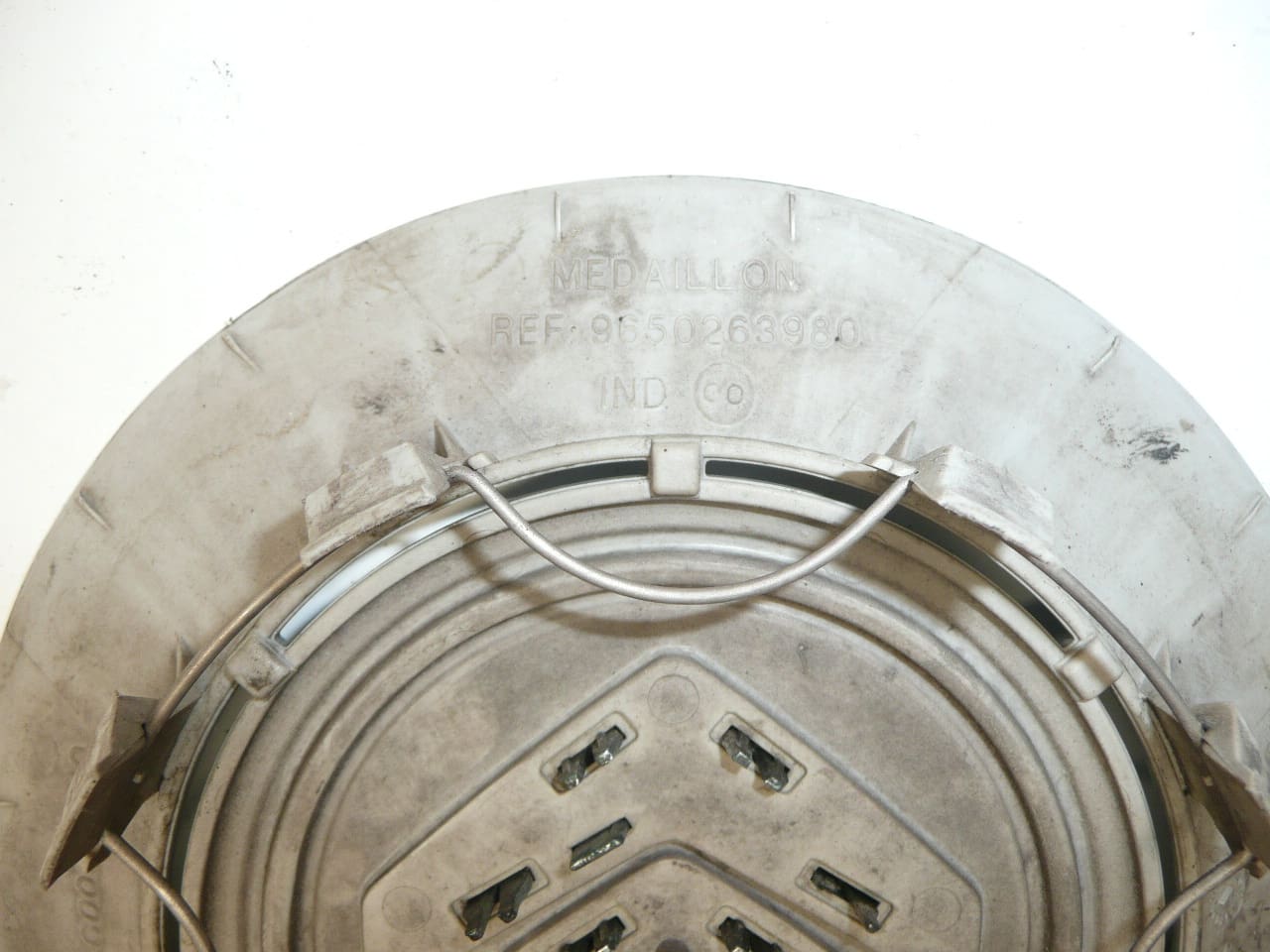 Krytka Elektronu 15" 16" 17" 4 šrouby 9650263980 542121 - Obrázek 2