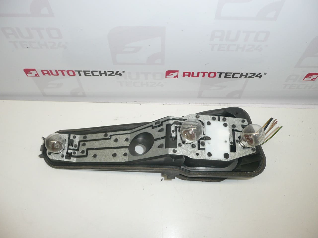 Patice levé zadní lampy Peugeot 206 Combi 6350R4 s kabeláží