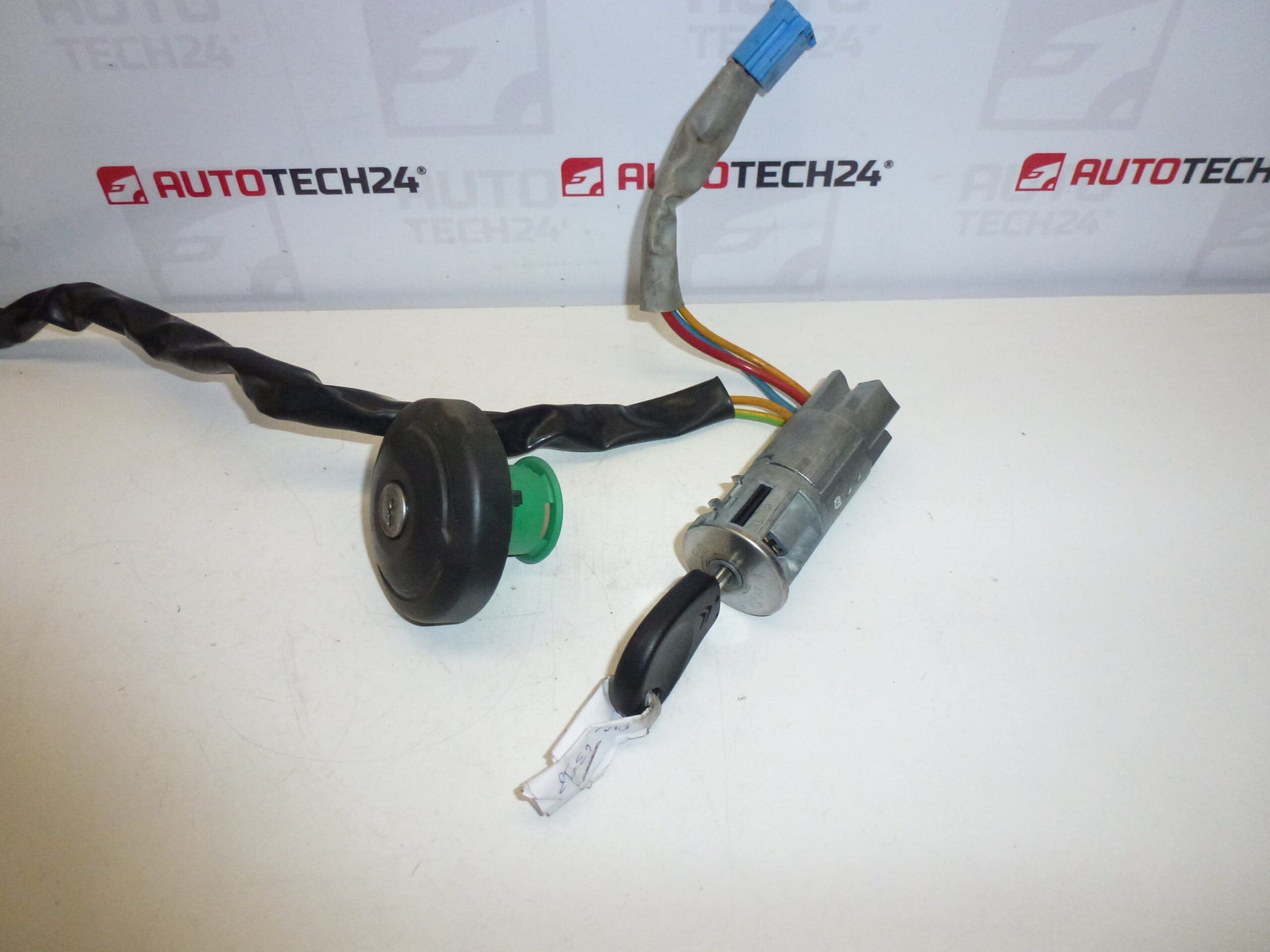 Spínací skříňka jeden klíč Citroën Xsara Picasso 4162HK