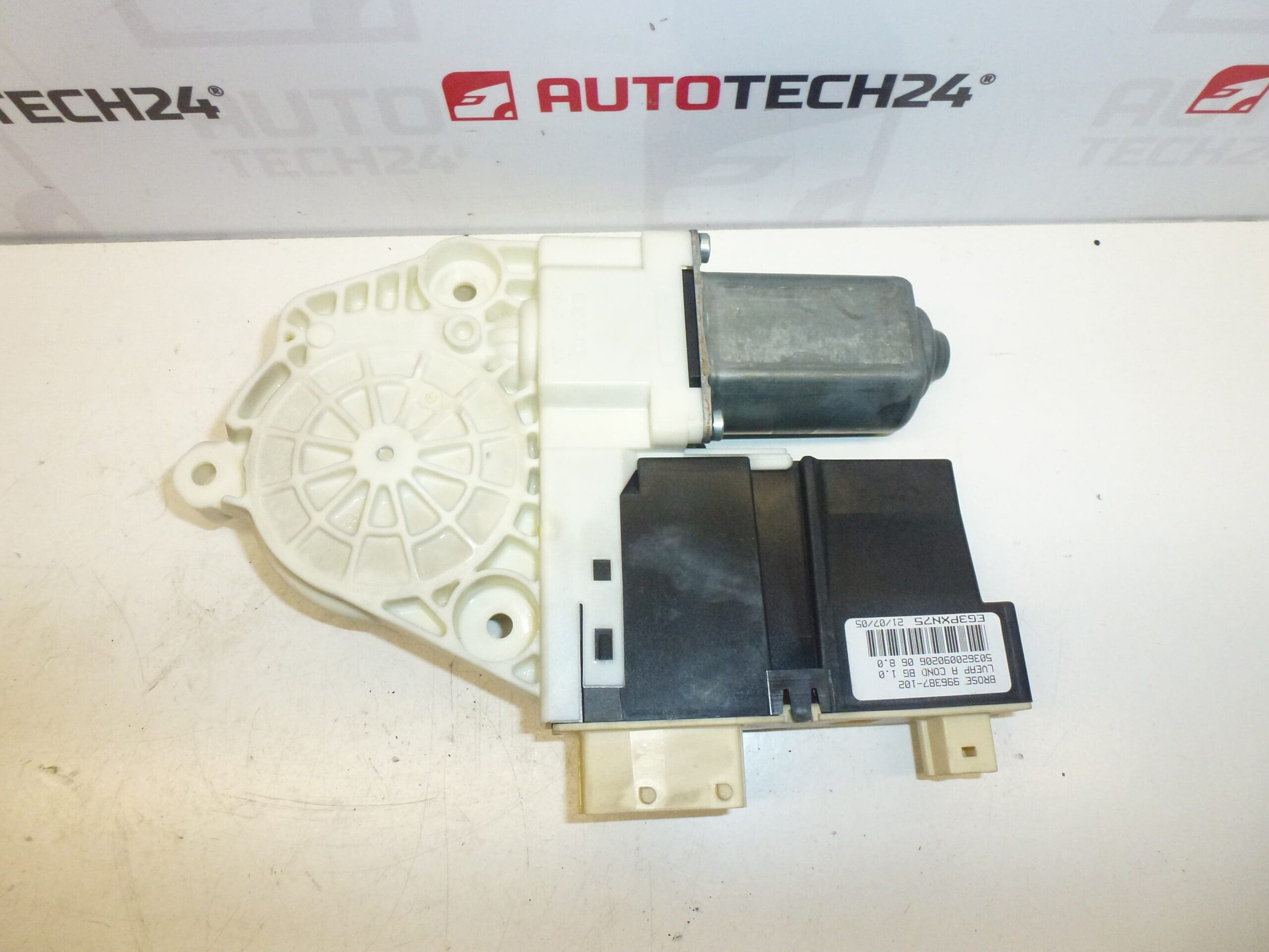 Motor levého předního stahování okna Peugeot 307 CC 9221CL