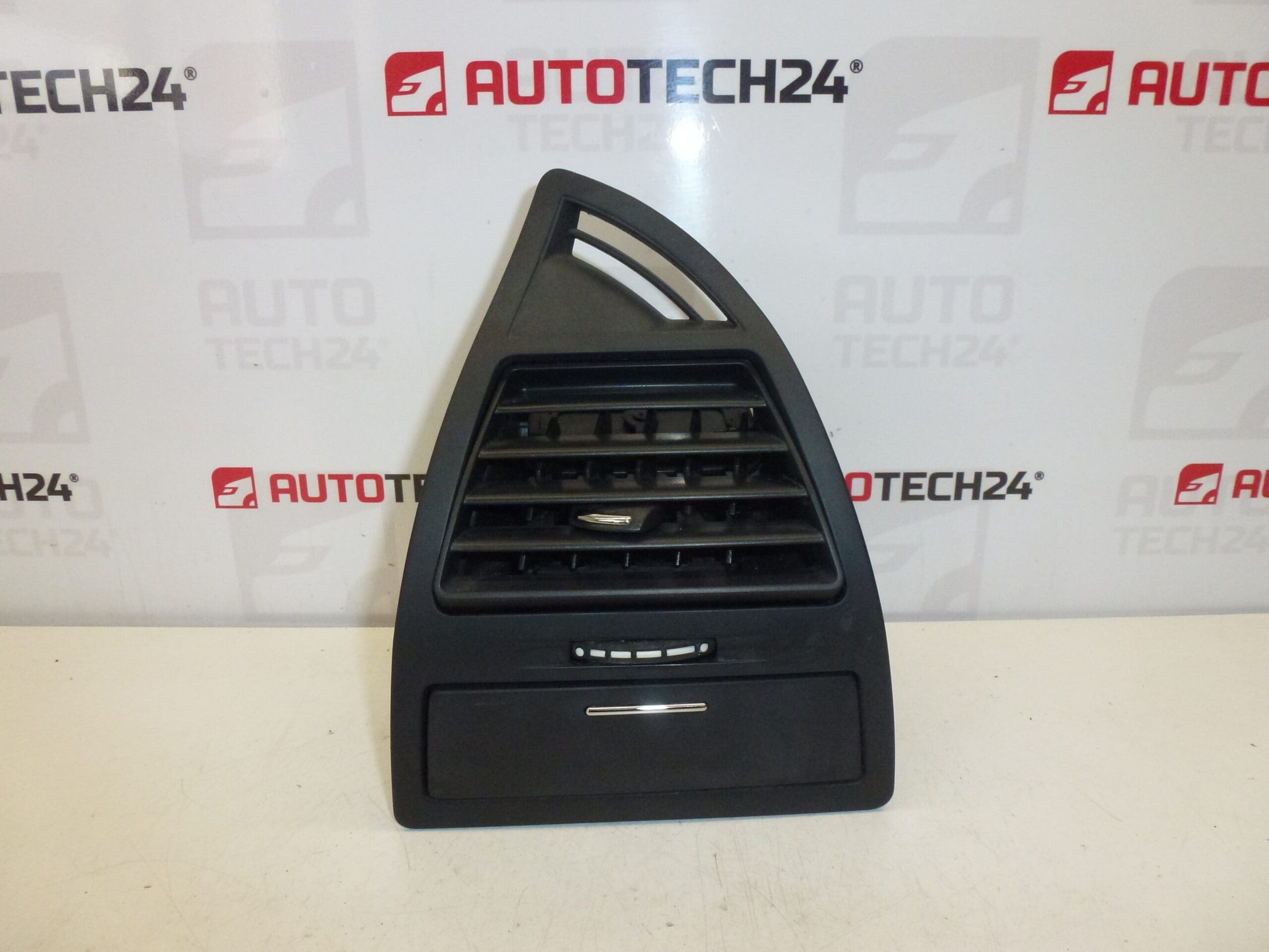 Větrací otvor levý Citroën C4 9646338077 8265Q0 8265P8