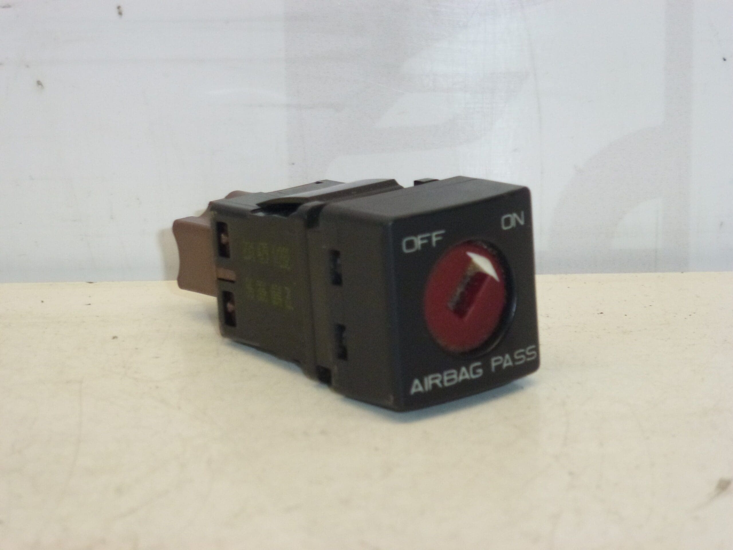 Vypínač airbagu spolujezdce Citroën Peugeot 96386084ZL - Obrázek 2