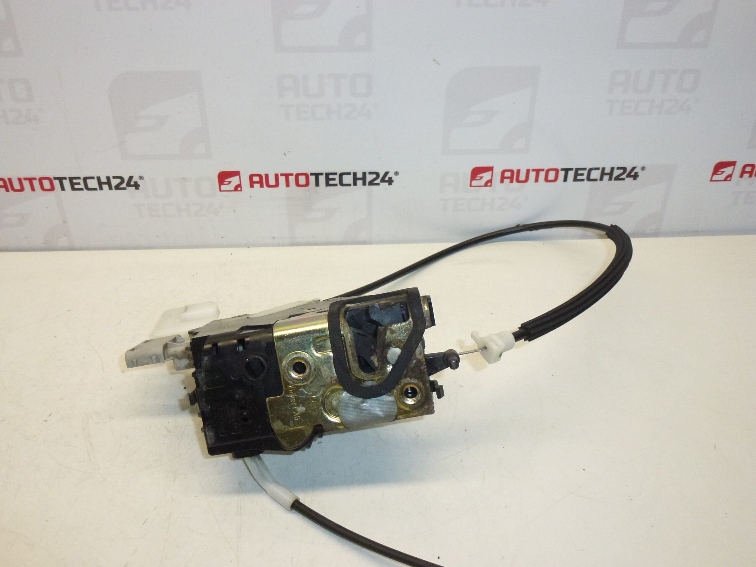 Zámek pravých předních dveří Peugeot 407 9656633180 9136CL