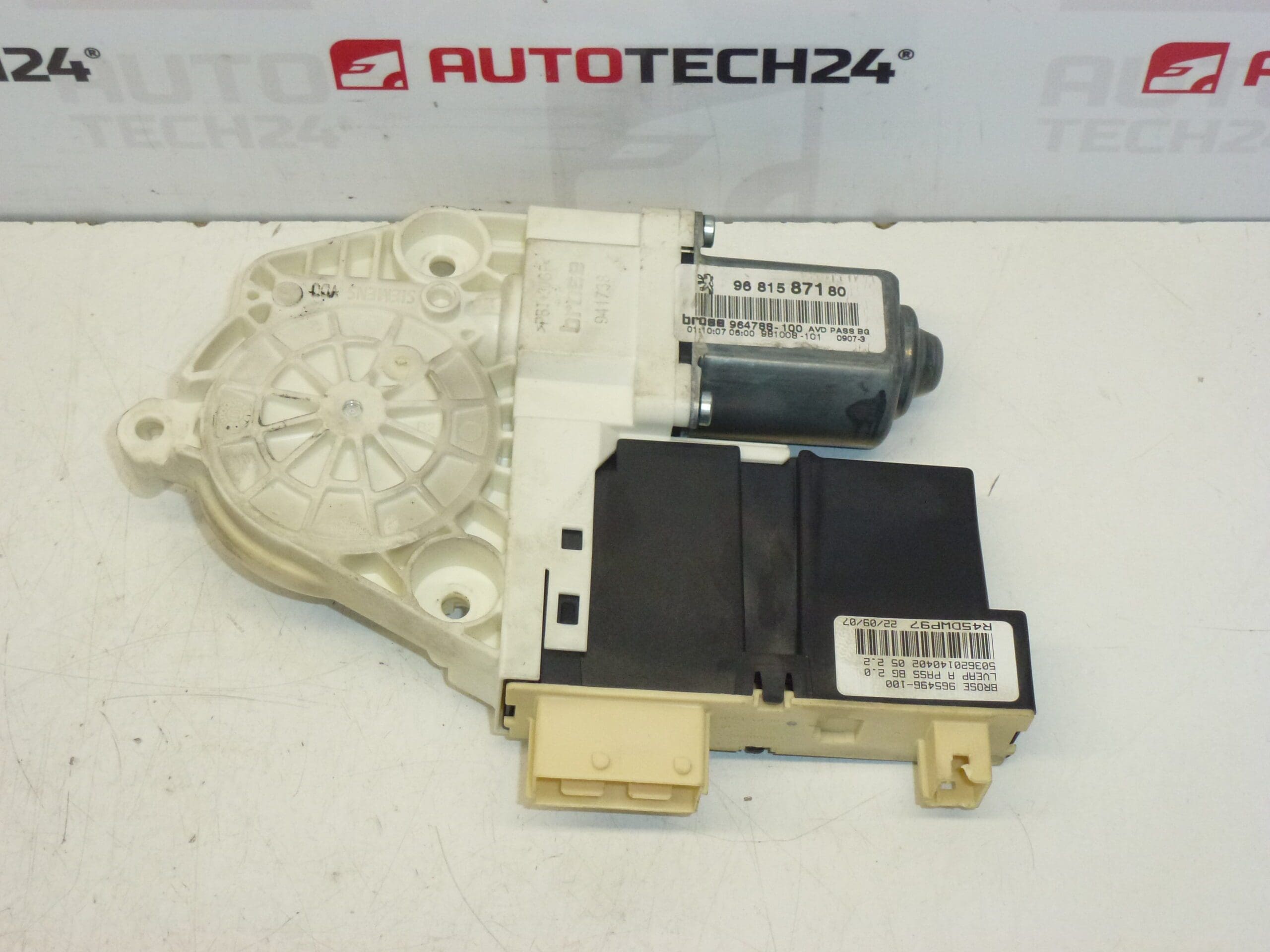 Motor pravého okna Peugeot 307 9681587180 9222S4 - Obrázek 2