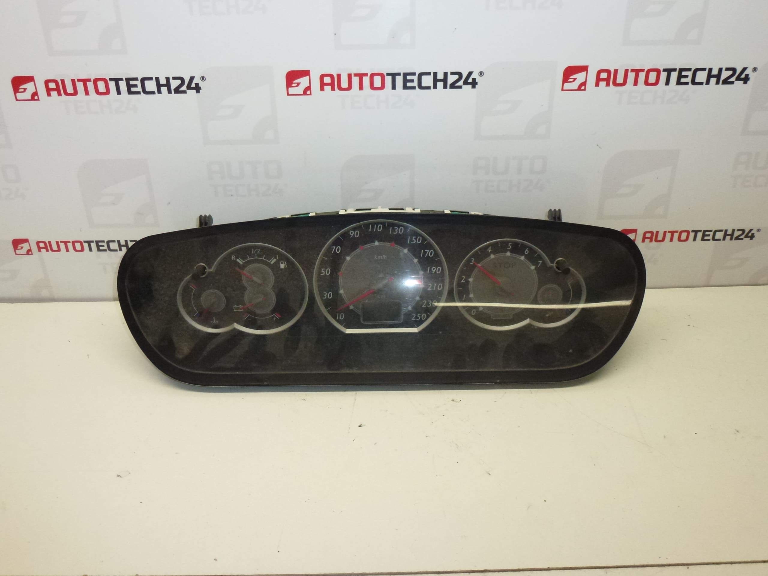 Tachometr Citroën C5 II najeto 278 tisíc km 9655608780 610319