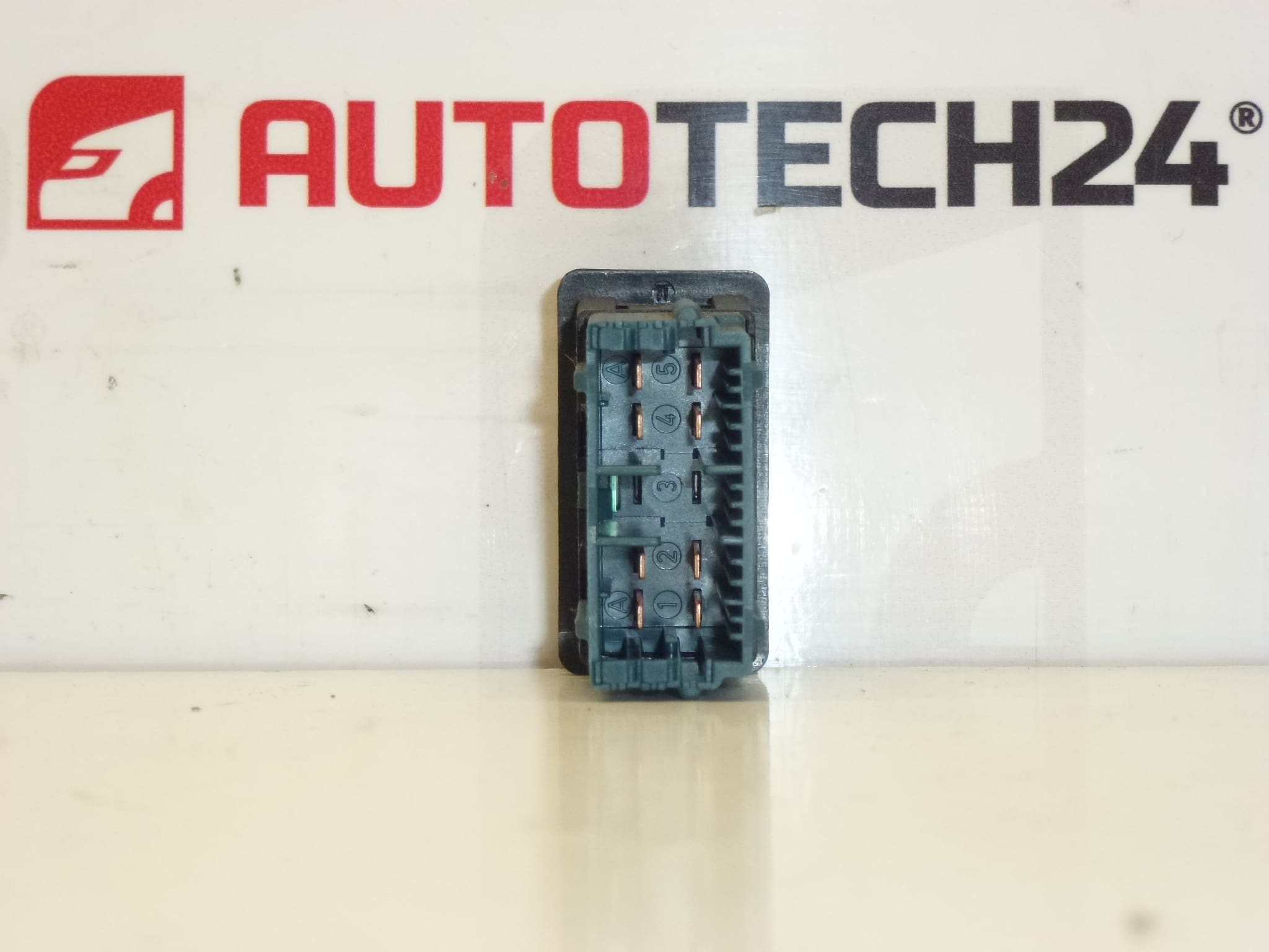 Ovladač vnitřního osvětlení Citroën Peugeot 655421 - Obrázek 2