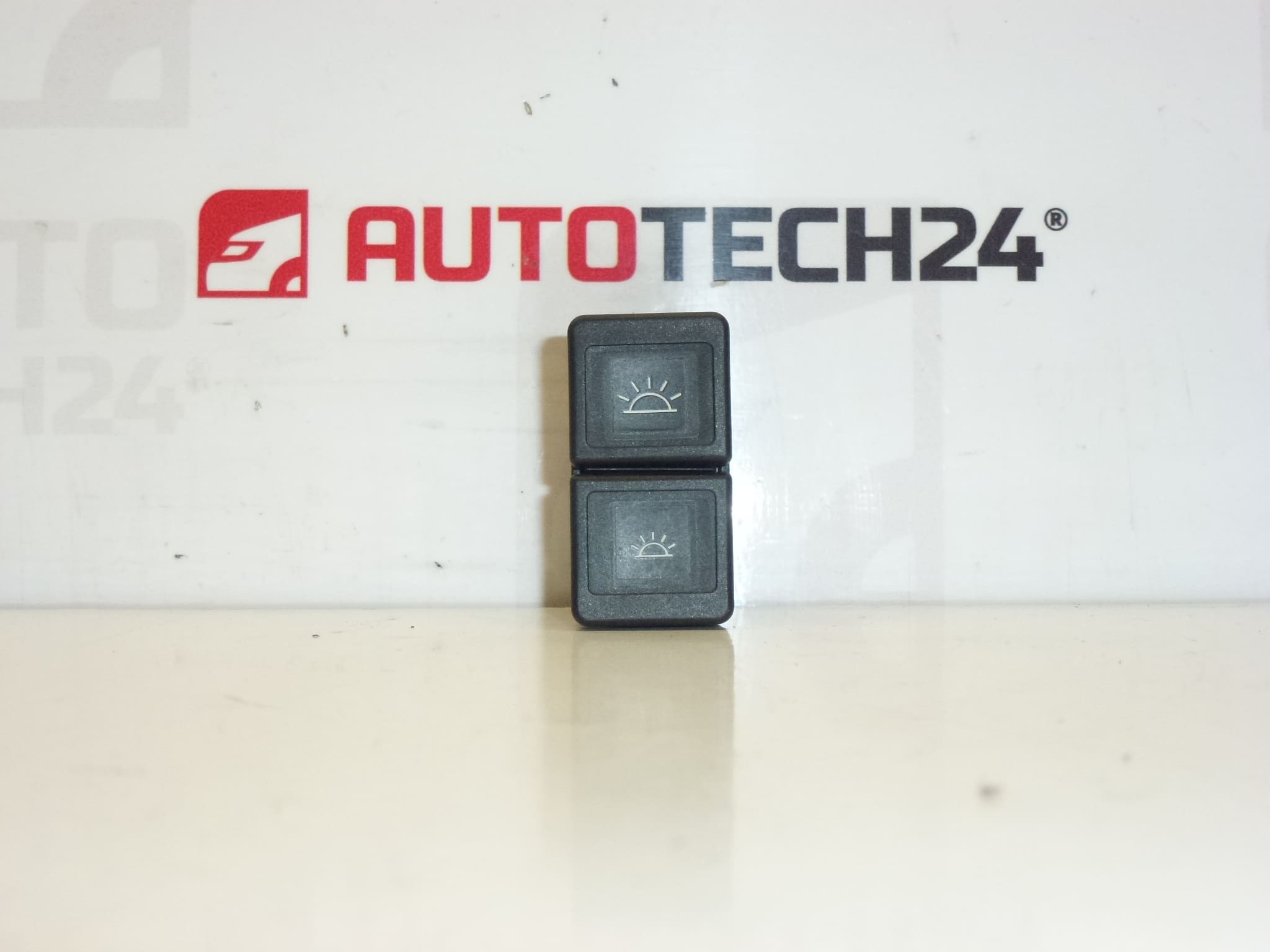 Ovladač vnitřního osvětlení Citroën Peugeot 655421