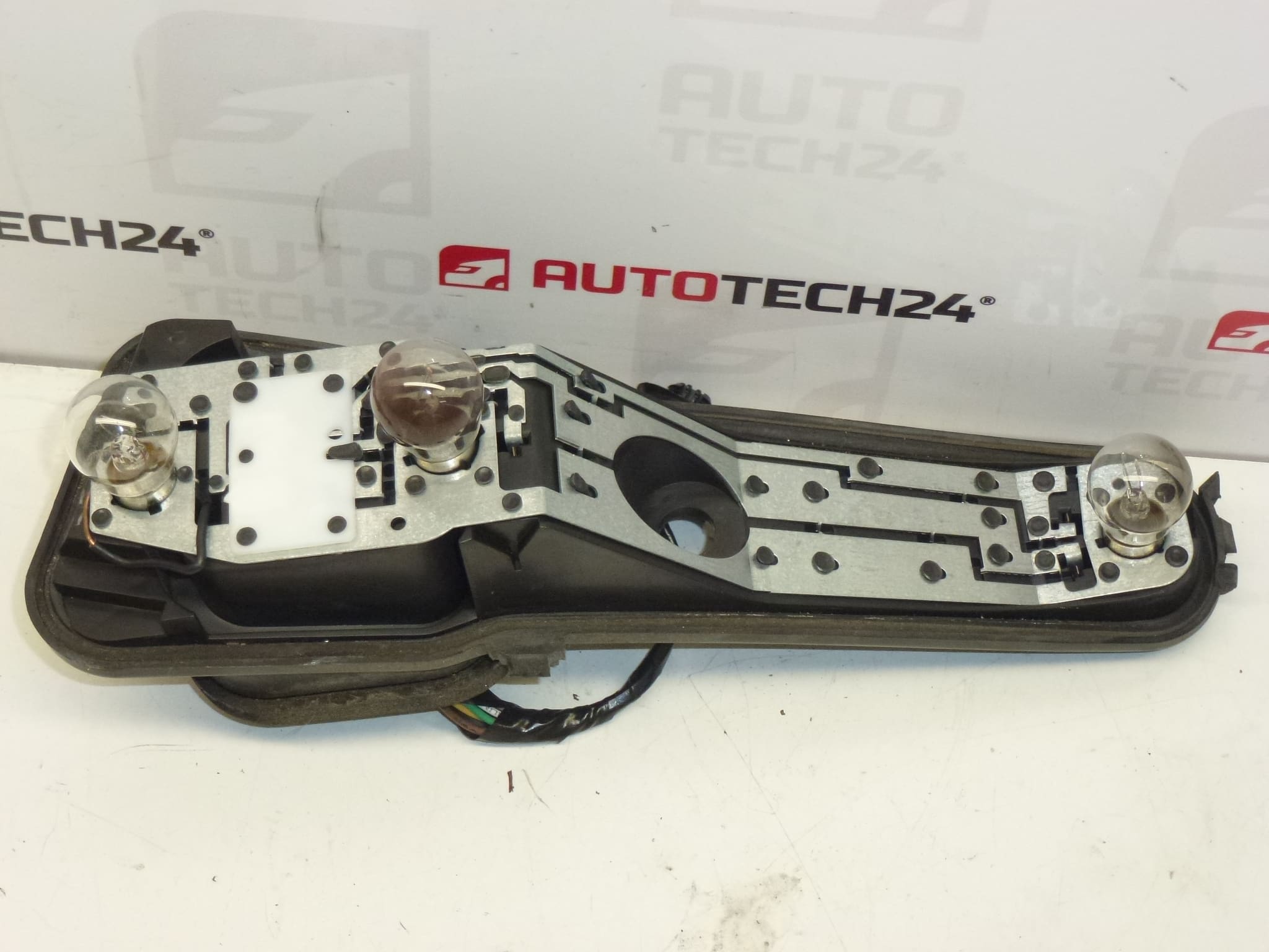 Patice pravé zadní lampy Peugeot 206 Combi 6351R4 s kabeláží - Obrázek 2
