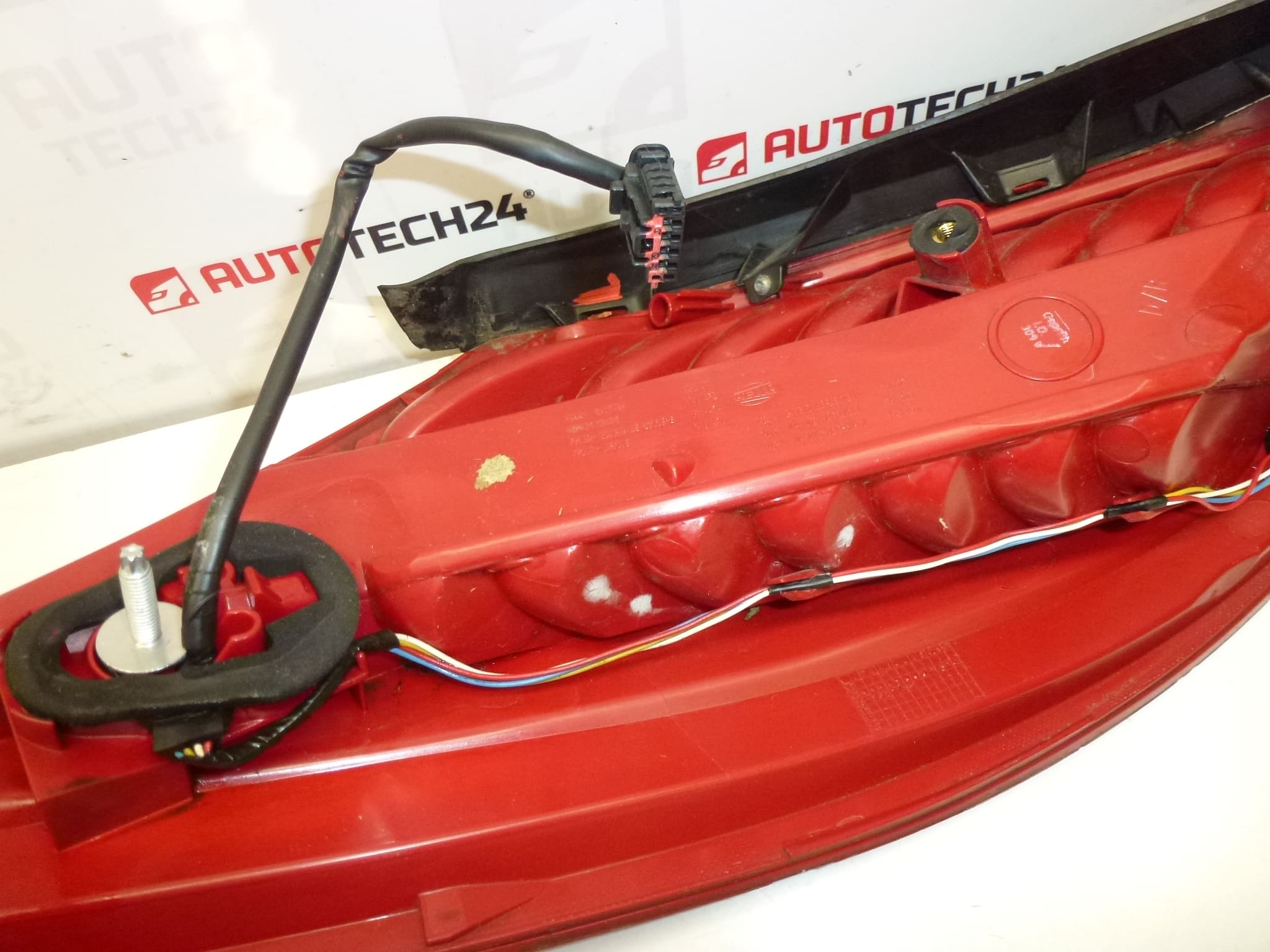 Zadní pravá lampa Peugeot 308 CC 6351GG - Obrázek 2