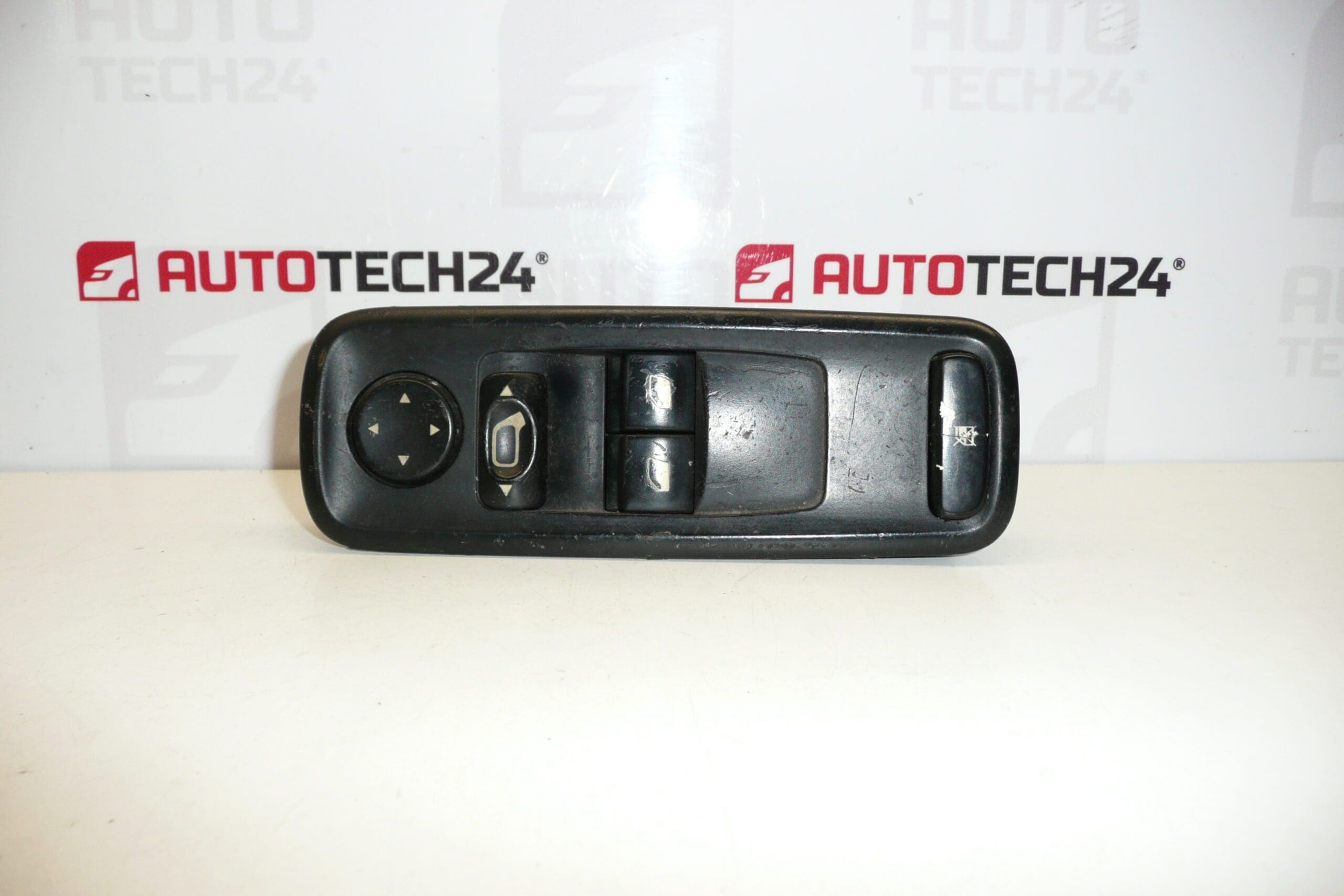 Ovladač Citroën C8 Peugeot 807 14957470XT 6554CG