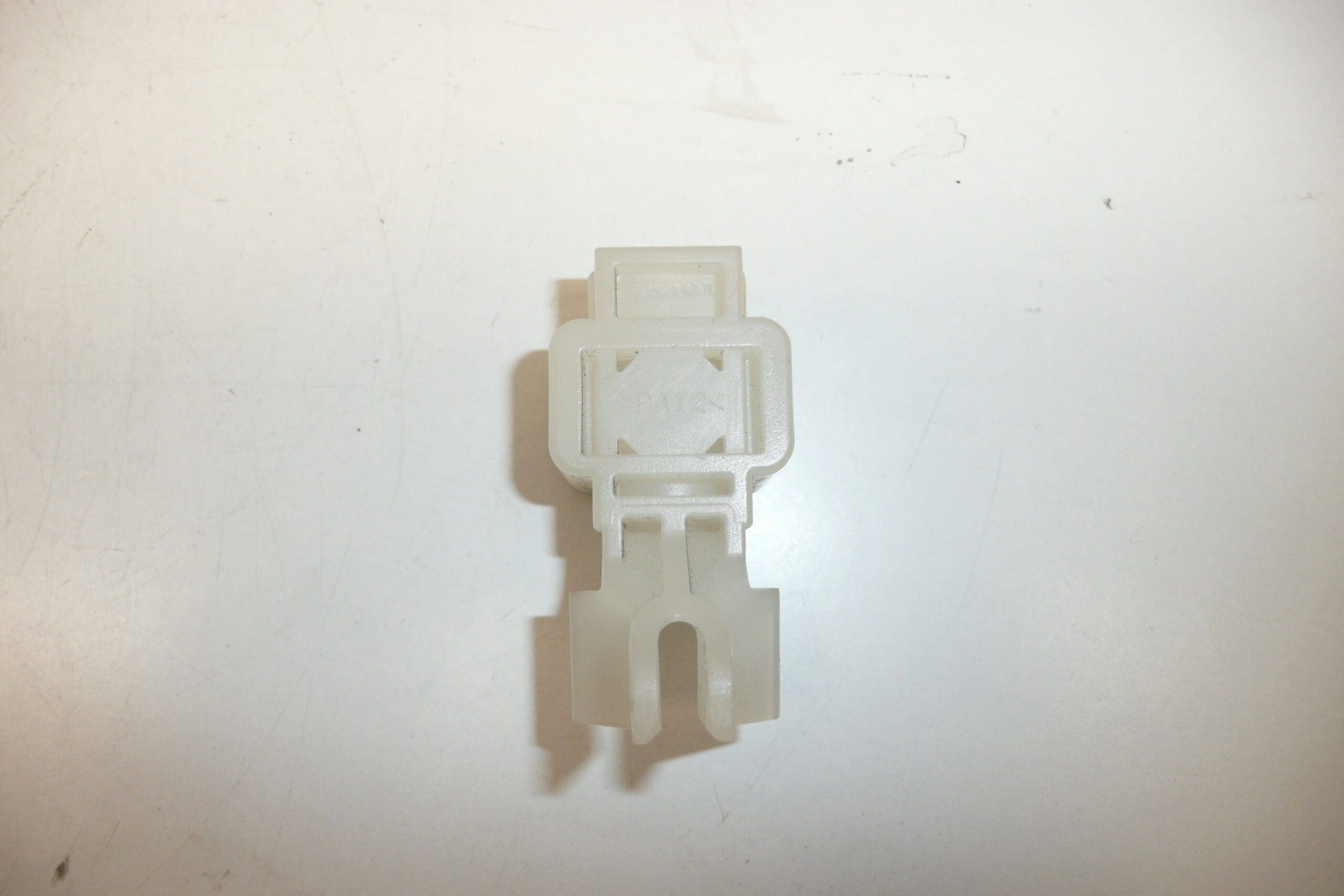 Spona přívodu paliva Citroën Peugeot 1KR 1565Y3 - Obrázek 2