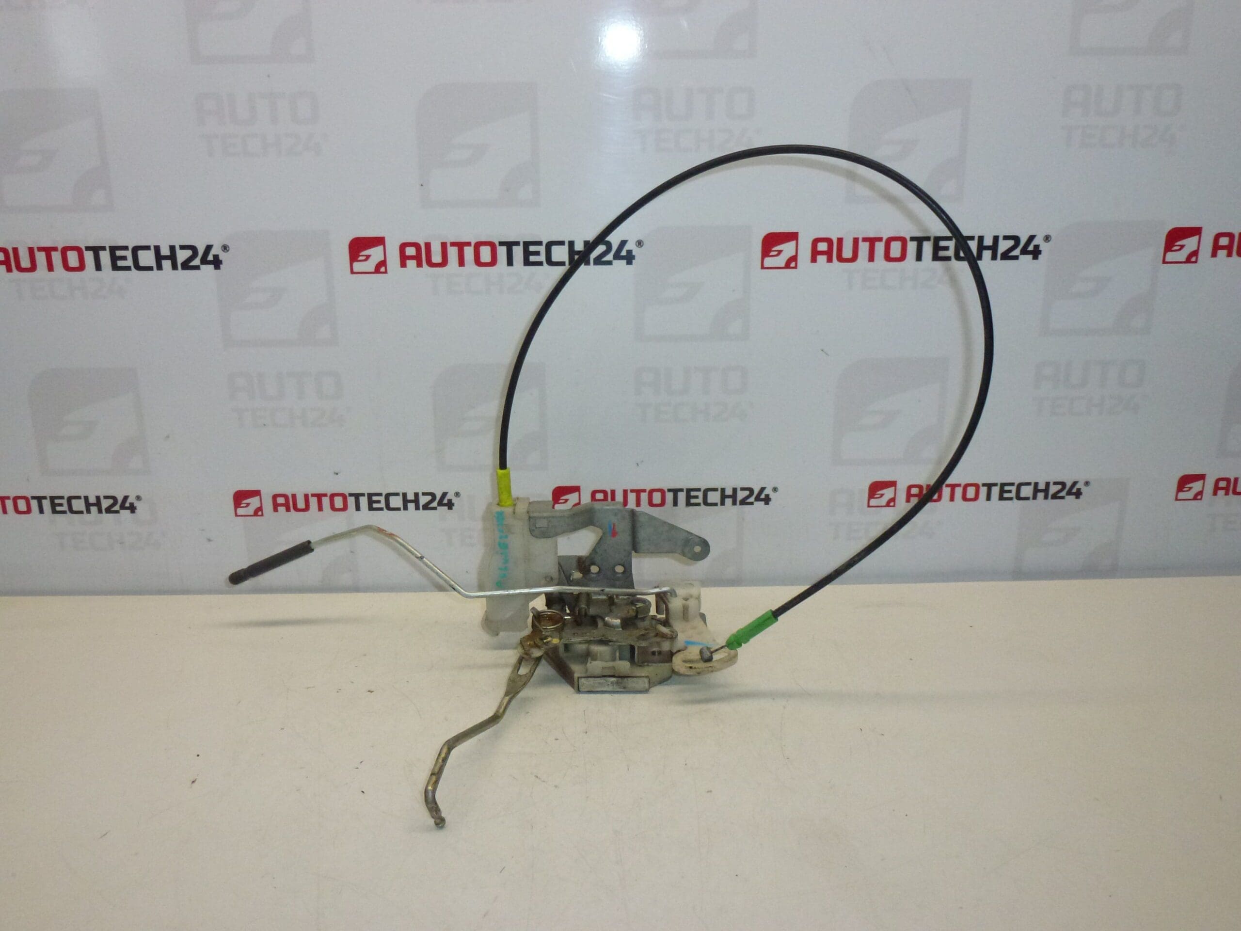 Zámek pravých dveří 3. dvéř Citroën C1 Peugeot 107 9136T0