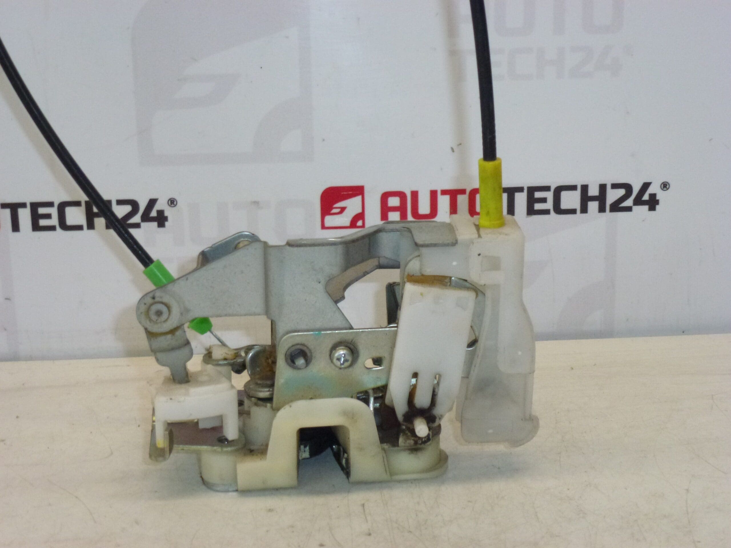 Zámek pravých zadních dveří Citroën C1 Peugeot 107 9138G4 - Obrázek 2