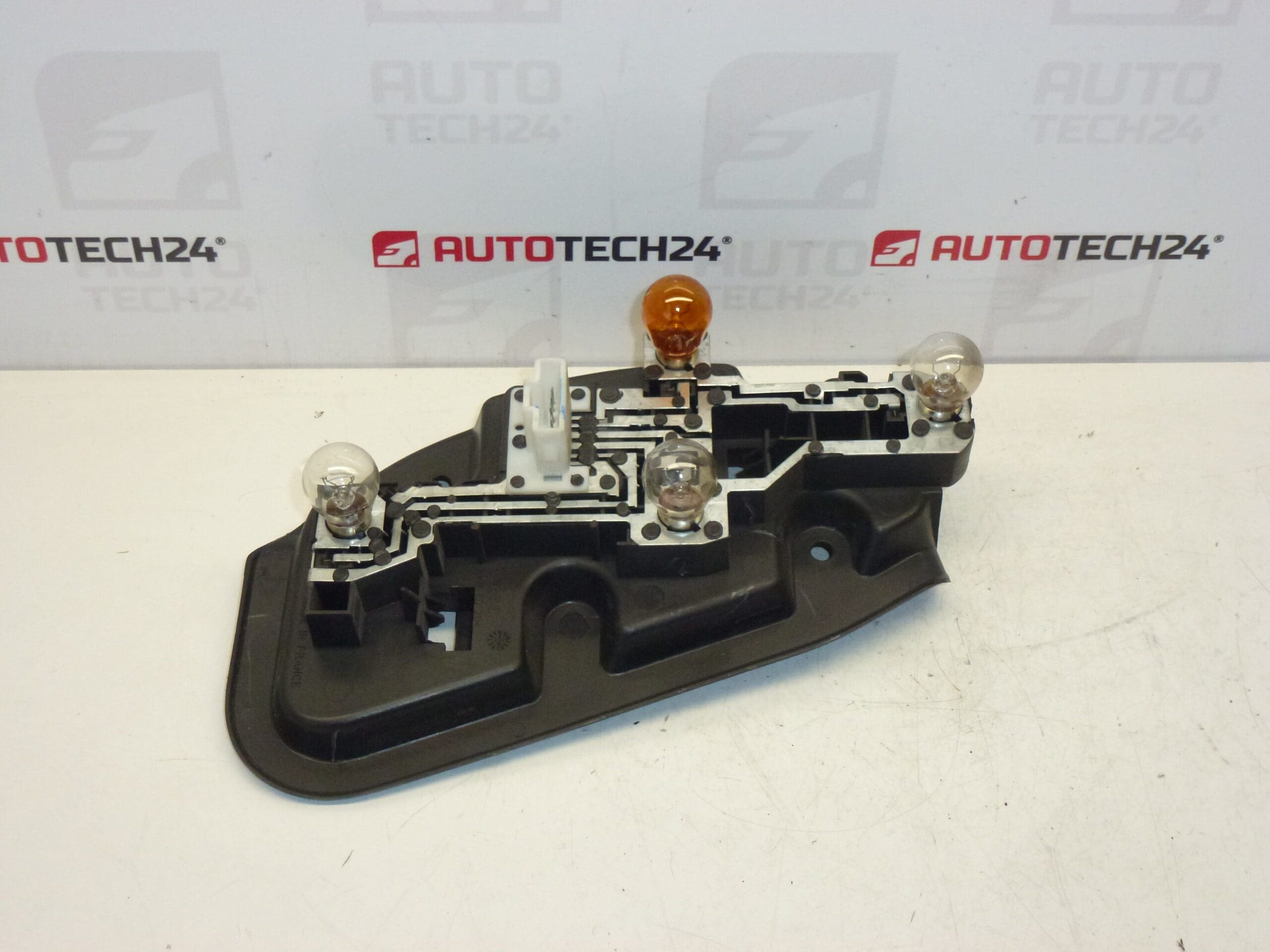 Patice žárovek levá zadní lampa Citroën C5 sedan