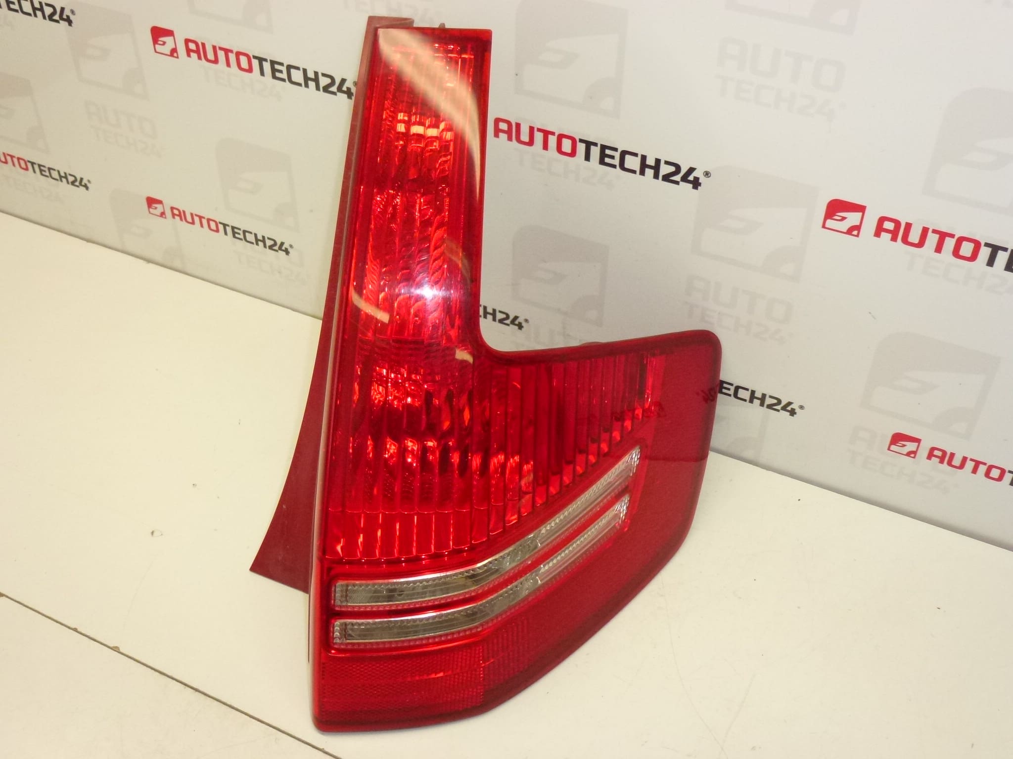 Pravá zadní lampa světlo Citroën C4 5 dveří 9655863980 6351T8