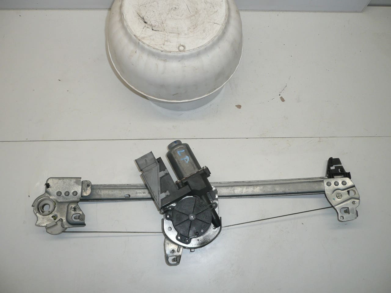 Mechanismus stahování levého okna Citroën C3 9221AQ - Obrázek 2